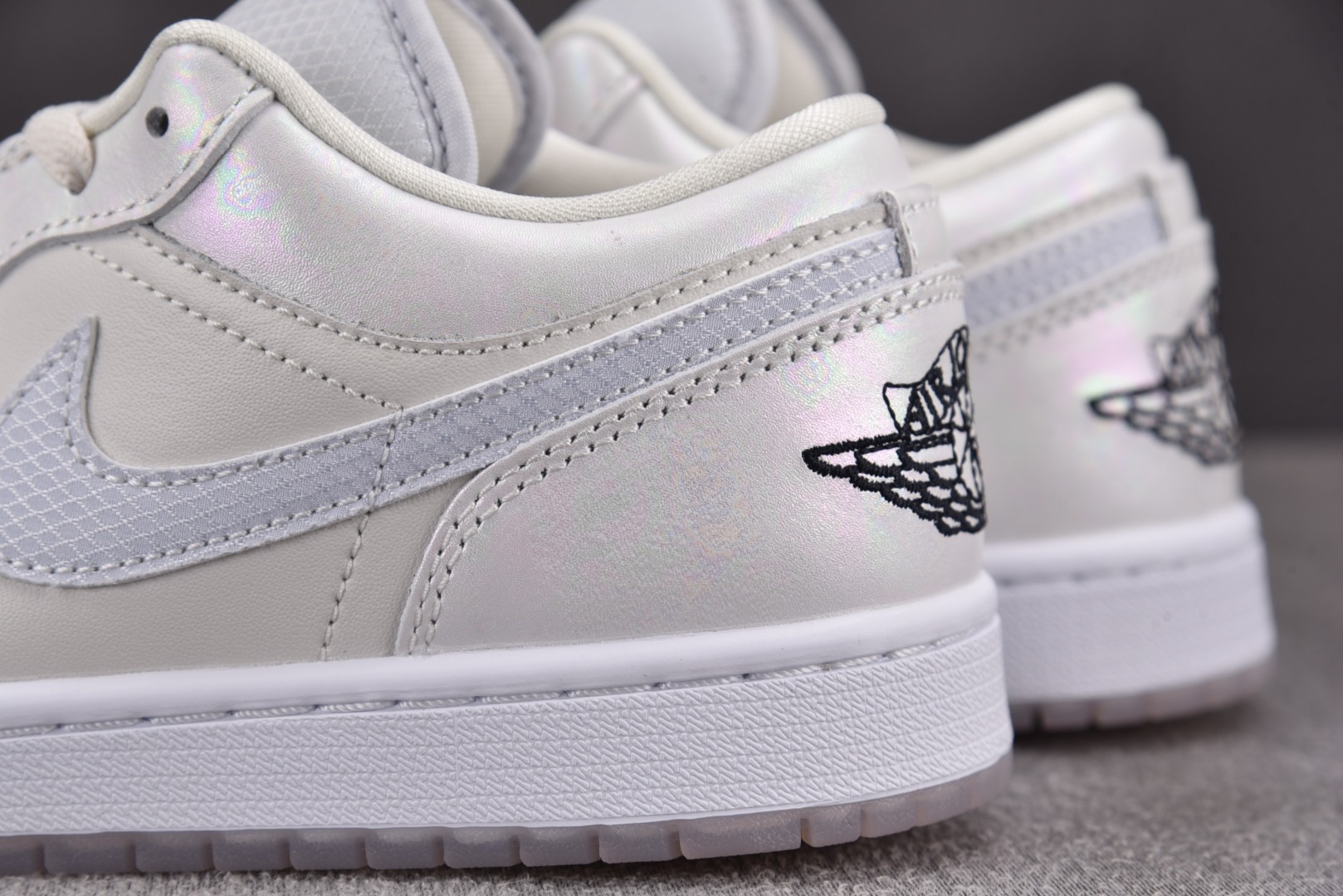 AJ低帮 尺码35.5-46

纯原版出品-Air Jordan 1 Low SE Year of th