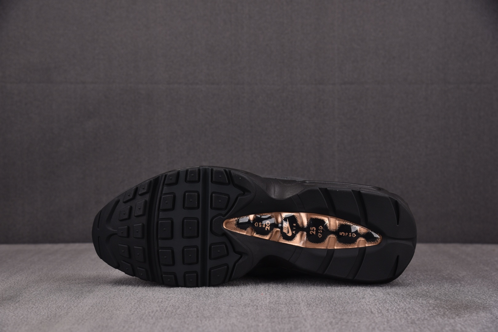  Nike Air Max 95 复古减震气垫跑鞋 HQ6457-001 尺寸 40 40.5 41 4