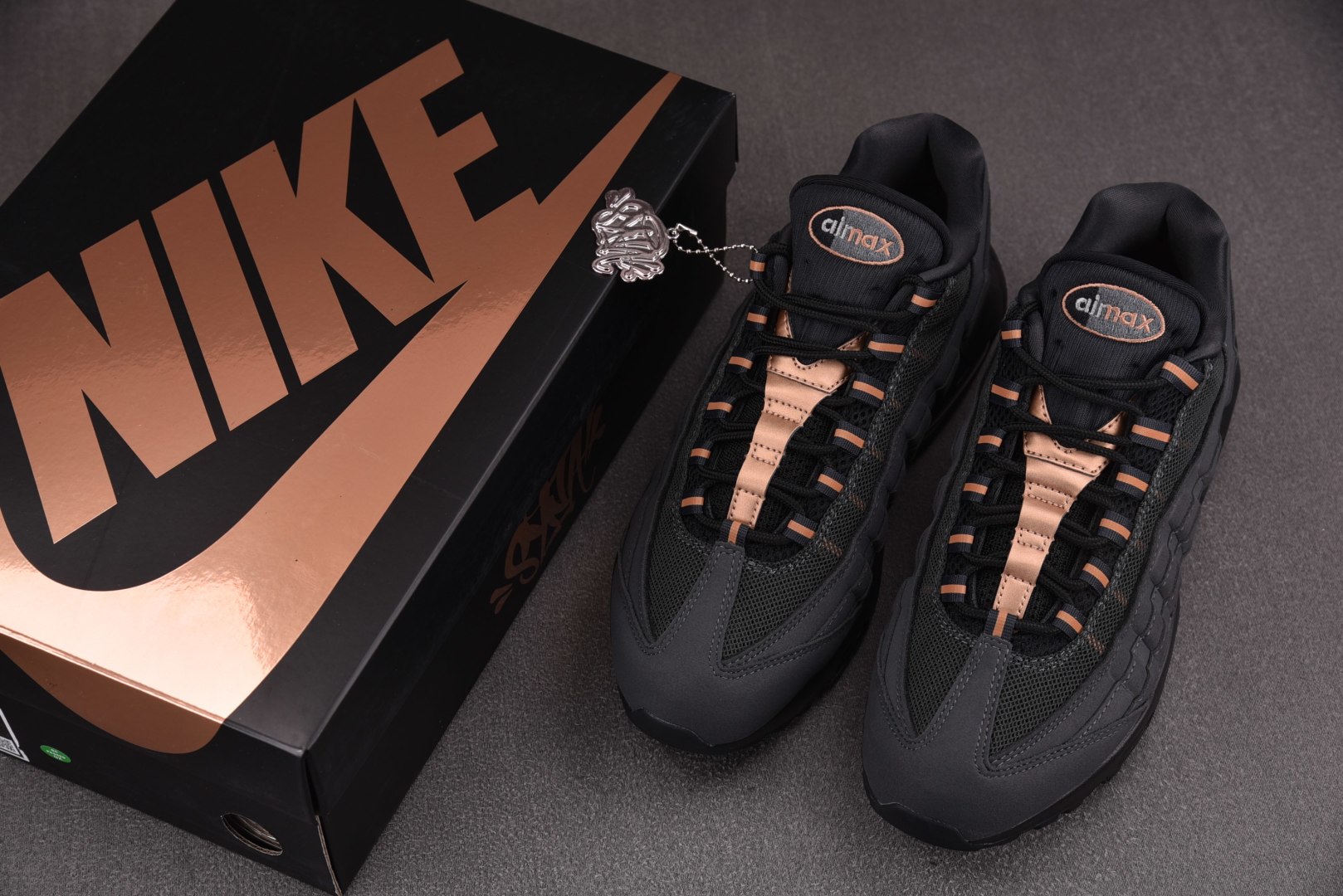  Nike Air Max 95 复古减震气垫跑鞋 HQ6457-001 尺寸 40 40.5 41 4