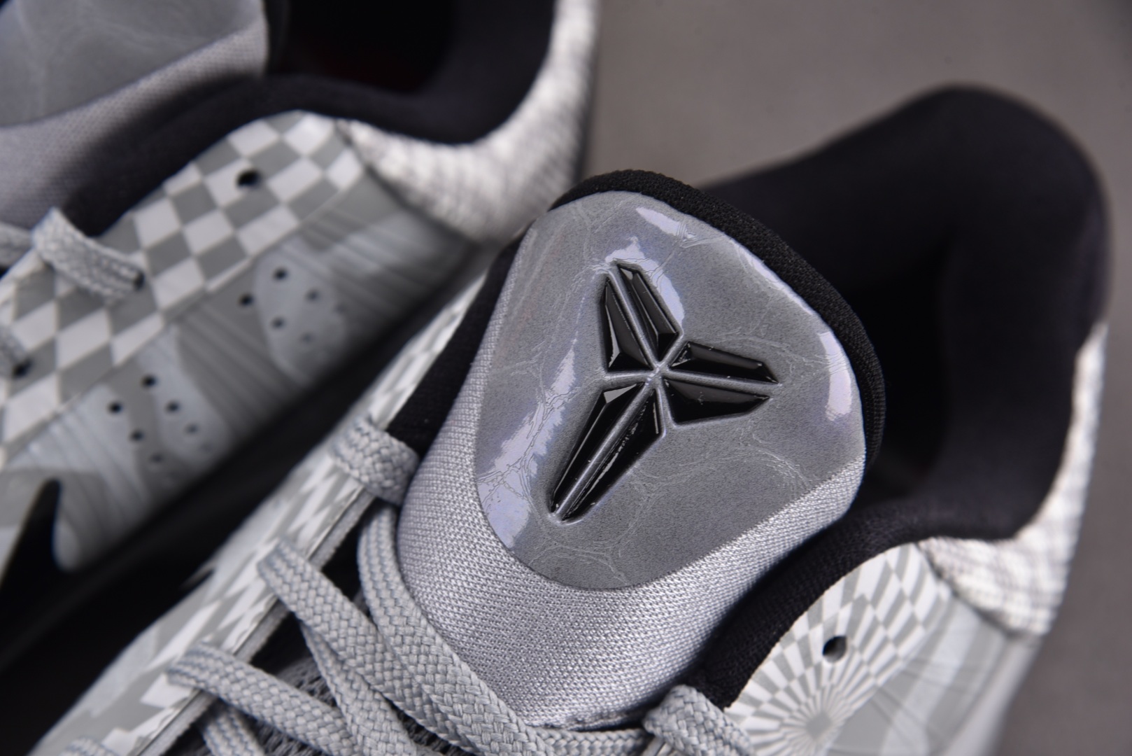 KOBE5 鞋码40-48.5 偏小0.5

纯原出品-NK Kobe 5 Protro Zebra P