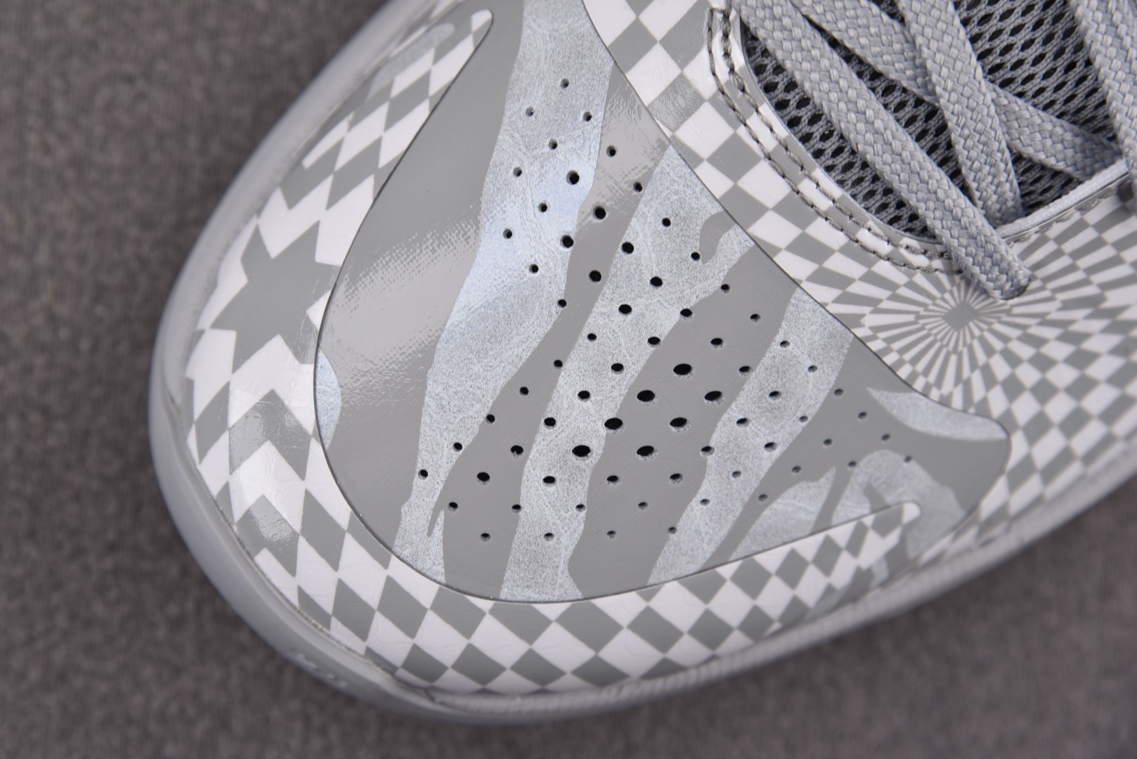 KOBE5 鞋码40-48.5 偏小0.5

纯原出品-NK Kobe 5 Protro Zebra P