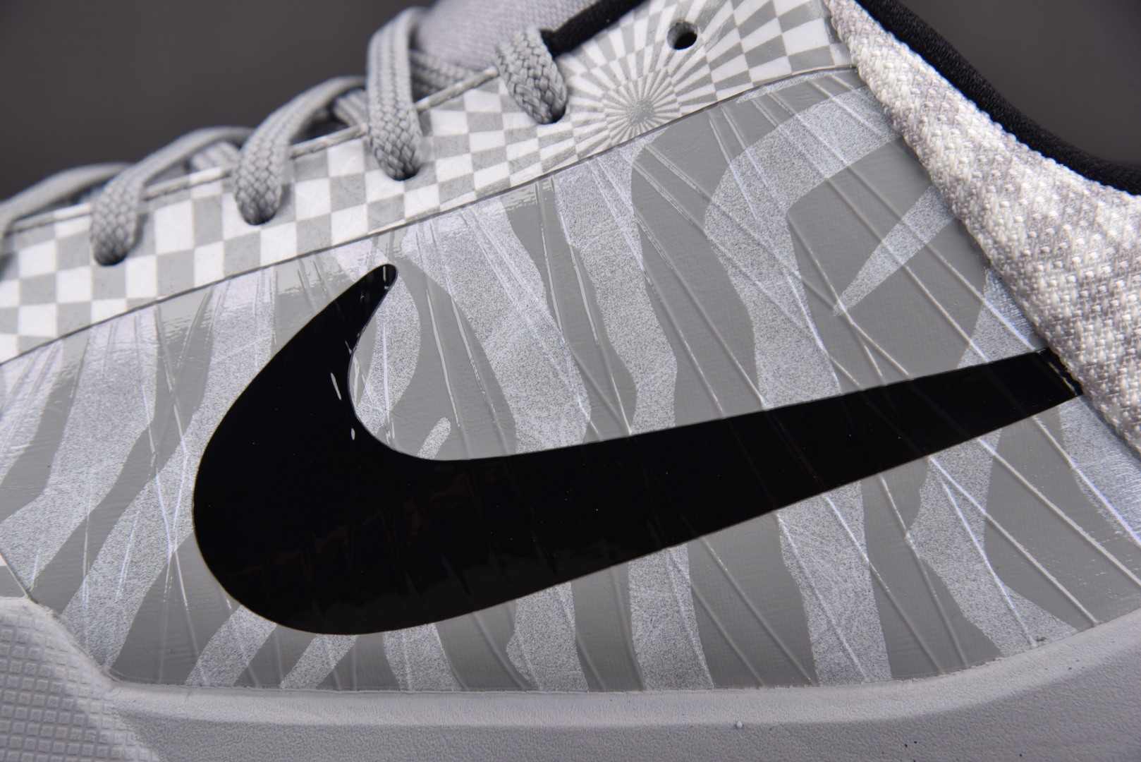KOBE5 鞋码40-48.5 偏小0.5

纯原出品-NK Kobe 5 Protro Zebra P