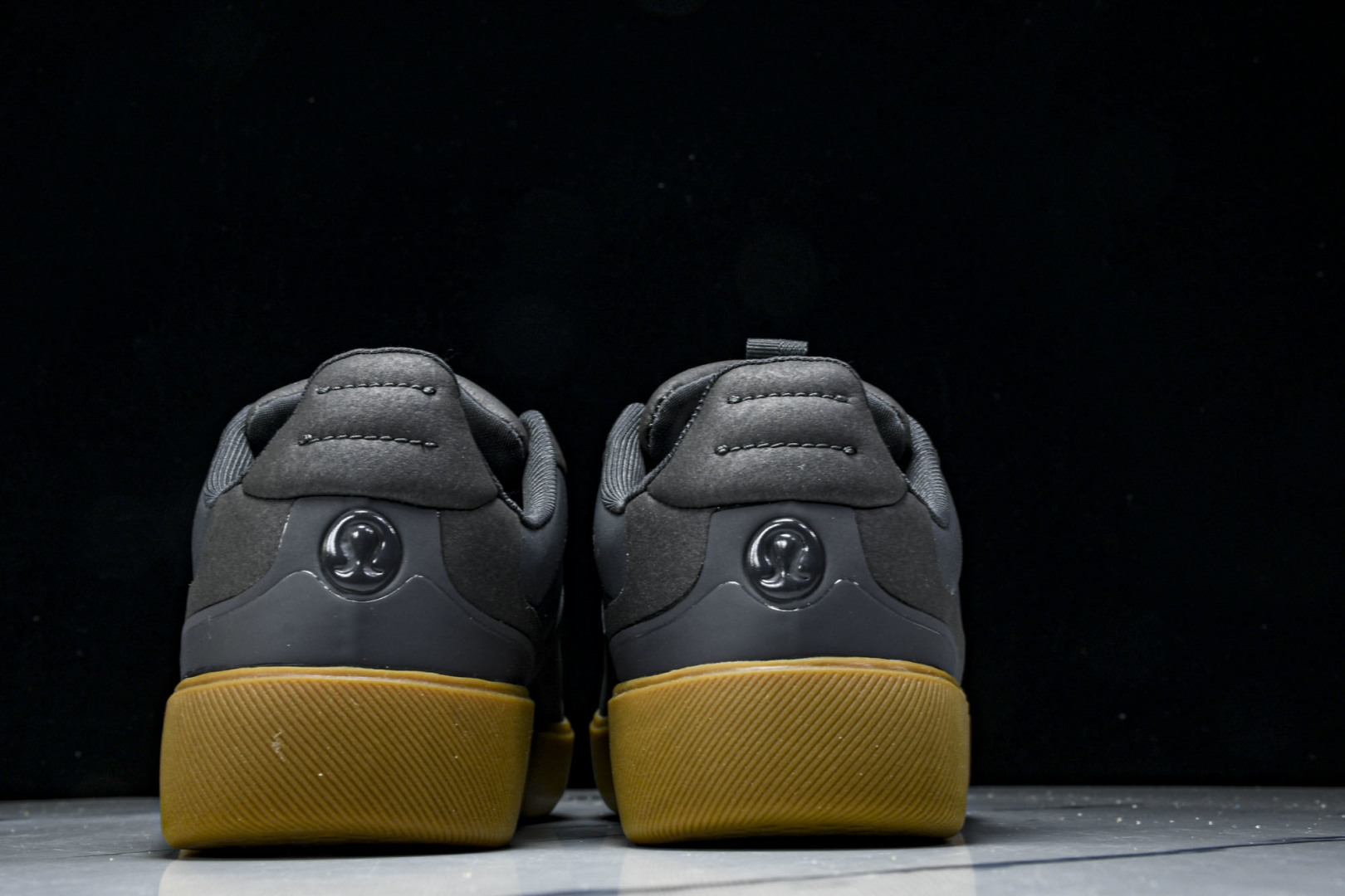  Lululemon Cityverse 露露乐蒙 低帮运动休闲板鞋 LW9AV8S 01-24 尺码 