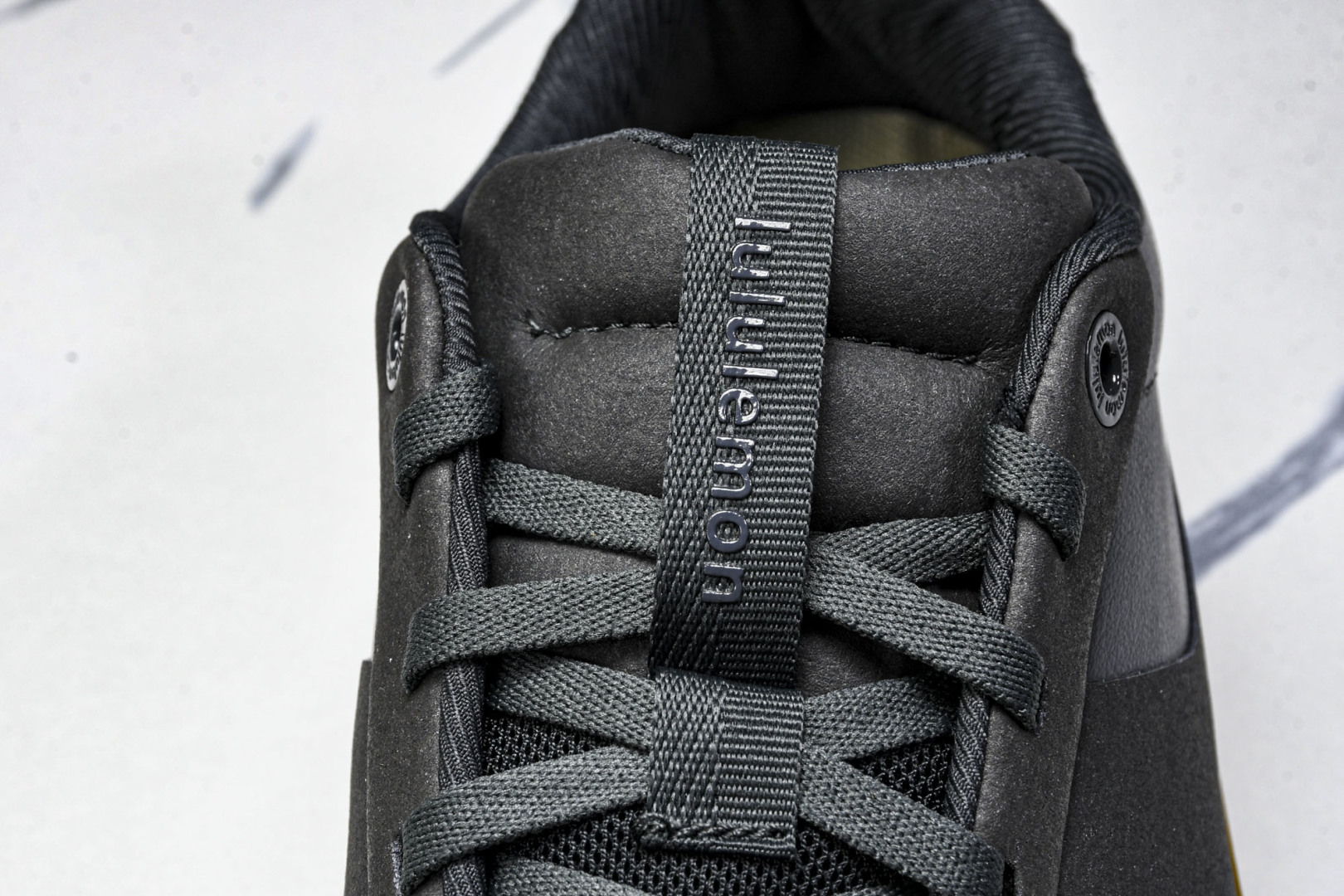  Lululemon Cityverse 露露乐蒙 低帮运动休闲板鞋 LW9AV8S 01-24 尺码 