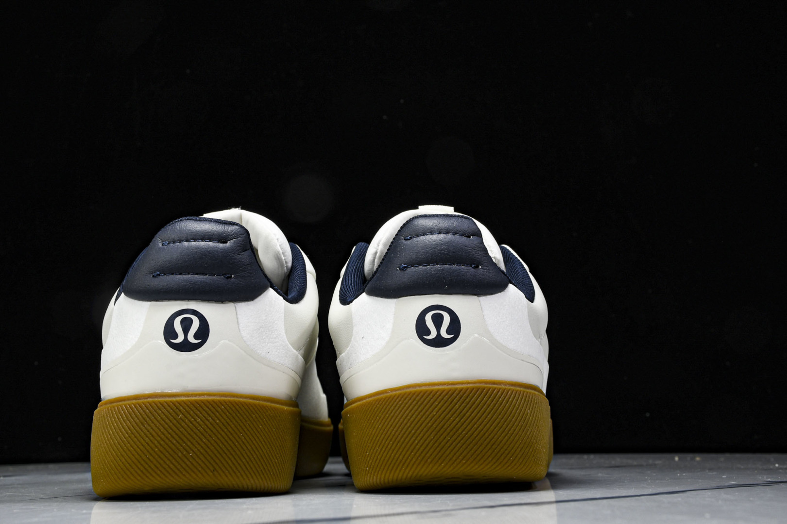  Lululemon Cityverse 露露乐蒙 低帮运动休闲板鞋 LW9AV8S 01-25 尺码 