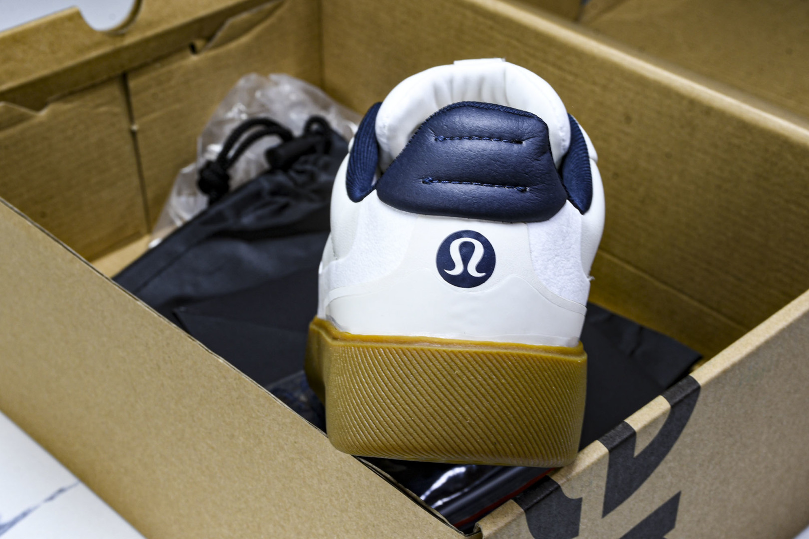  Lululemon Cityverse 露露乐蒙 低帮运动休闲板鞋 LW9AV8S 01-25 尺码 