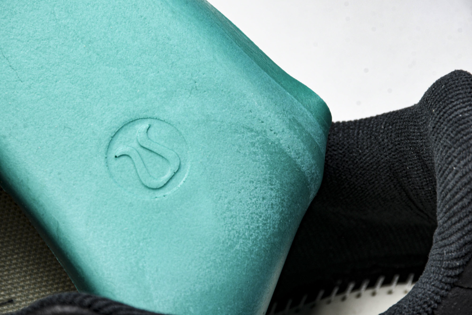  Lululemon Cityverse 露露乐蒙 低帮运动休闲板鞋 LW9AV8S 04-24 尺码 