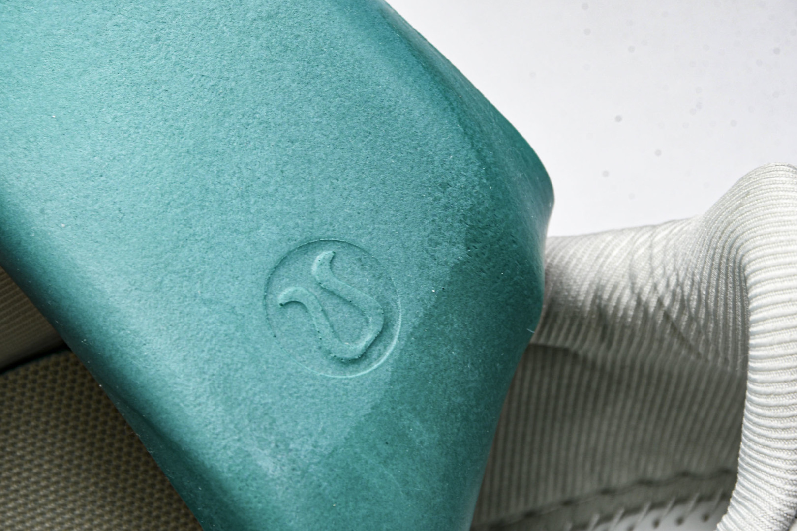  Lululemon Cityverse 露露乐蒙 低帮运动休闲板鞋 LW9FFIS 01-24 尺码 