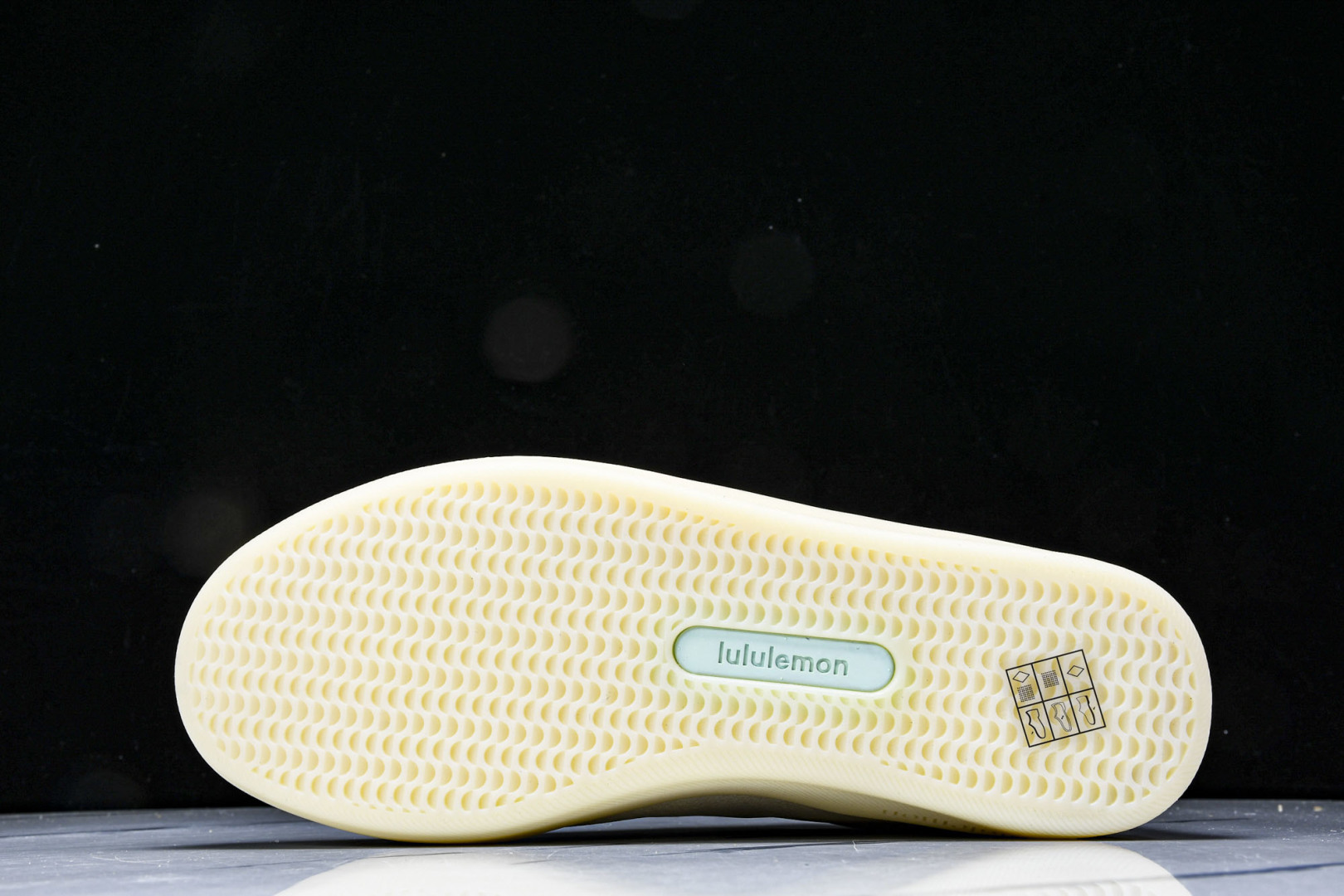  Lululemon Cityverse 露露乐蒙 低帮运动休闲板鞋 LW9FFIS 01-25 尺码 