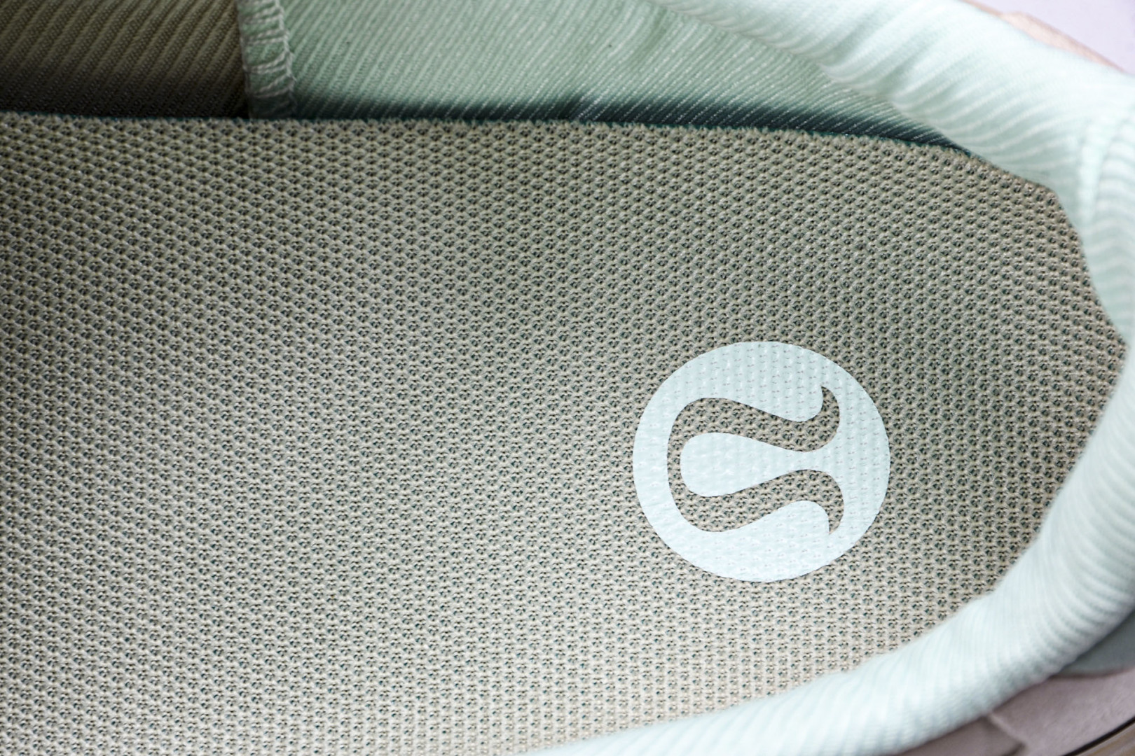  Lululemon Cityverse 露露乐蒙 低帮运动休闲板鞋 LW9FFIS 01-25 尺码 