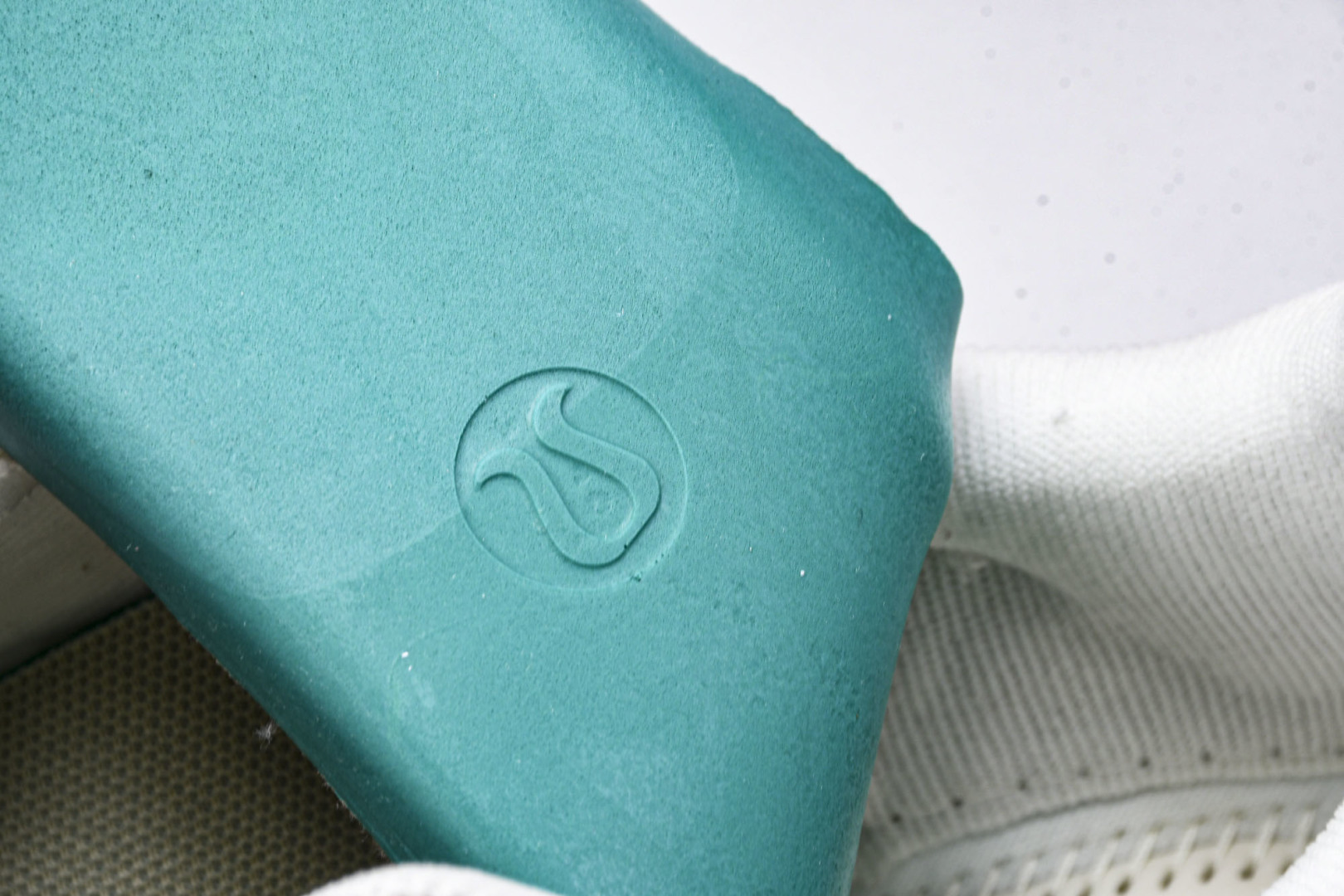  Lululemon Cityverse 露露乐蒙 低帮运动休闲板鞋 LW9FFIS 03-24 尺码 