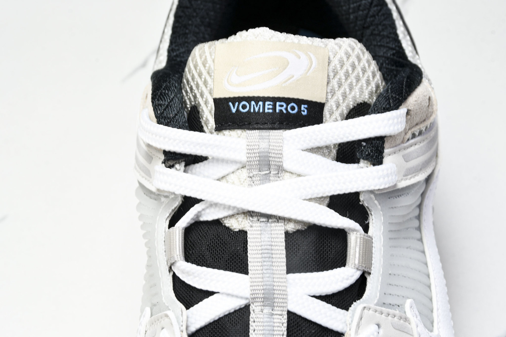  Nk Zoom Vomero 5 SP 佛莫罗5代系列经典复古休闲运动慢跑鞋 FN7649-110 尺