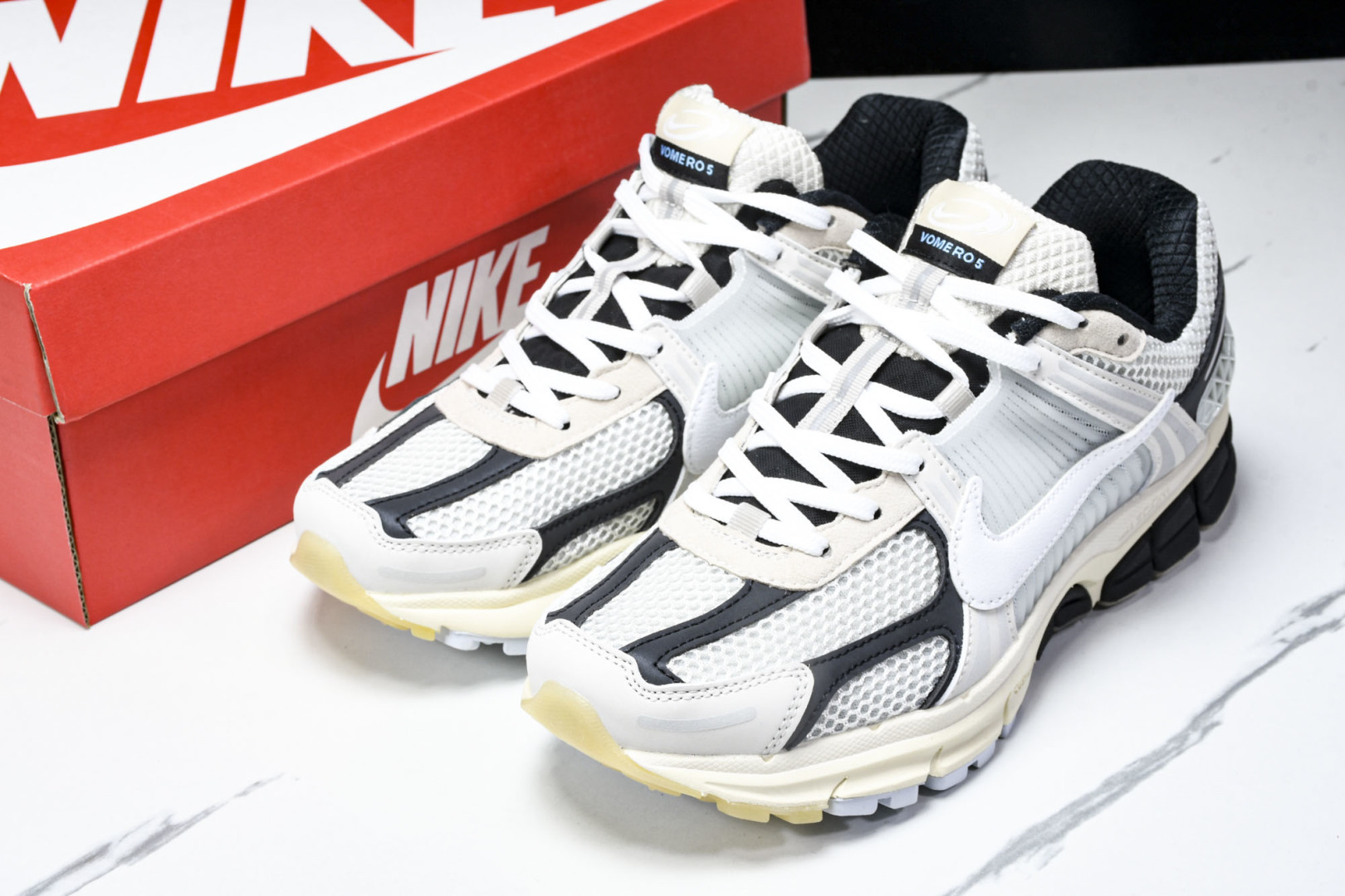  Nk Zoom Vomero 5 SP 佛莫罗5代系列经典复古休闲运动慢跑鞋 FN7649-110 尺