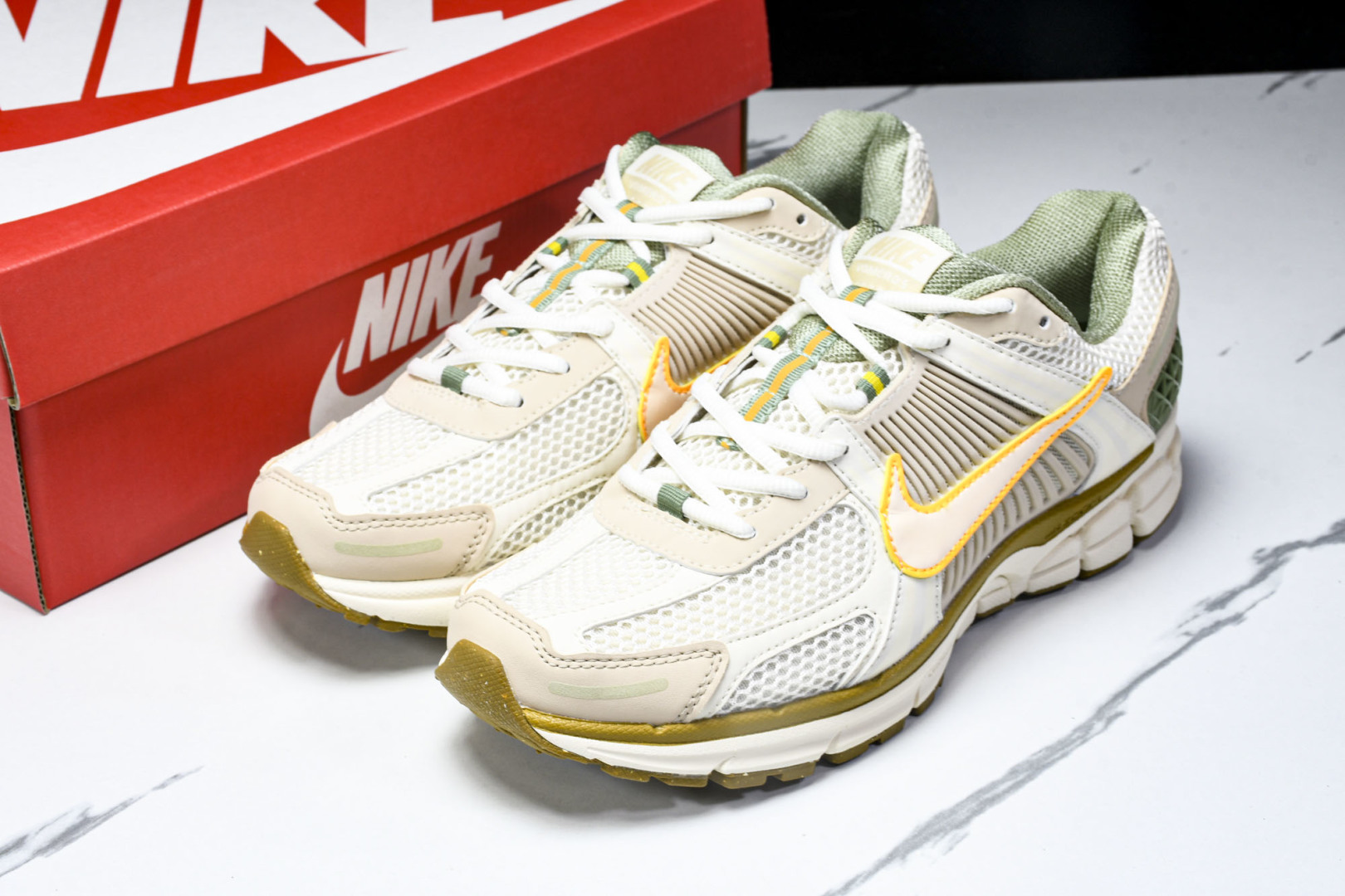  Nk Zoom Vomero 5 SP 佛莫罗5代系列经典复古休闲运动慢跑鞋 FQ6868-181 尺