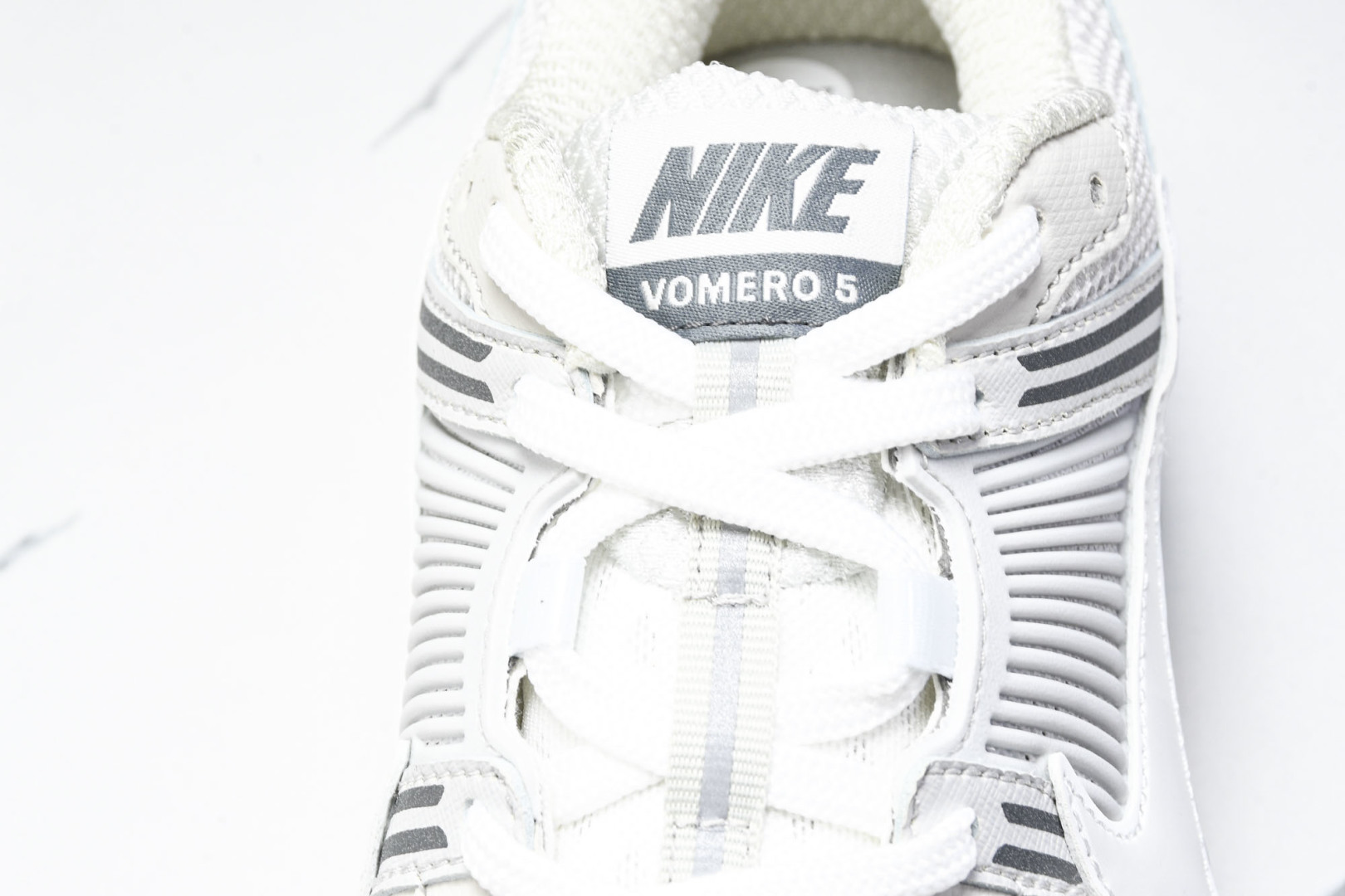  Nk Zoom Vomero 5 SP 佛莫罗5代系列经典复古休闲运动慢跑鞋 HF0731-007 尺