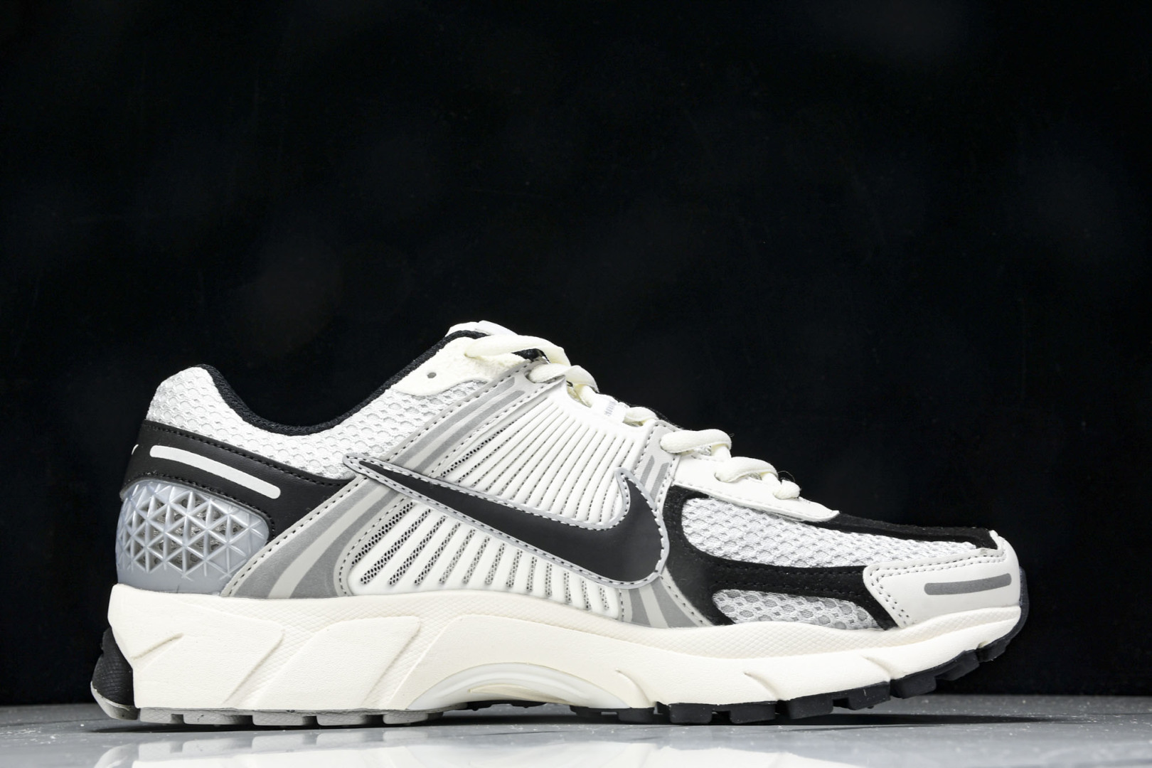  Nk Zoom Vomero 5 SP 佛莫罗5代系列经典复古休闲运动慢跑鞋 HQ1182-001 尺