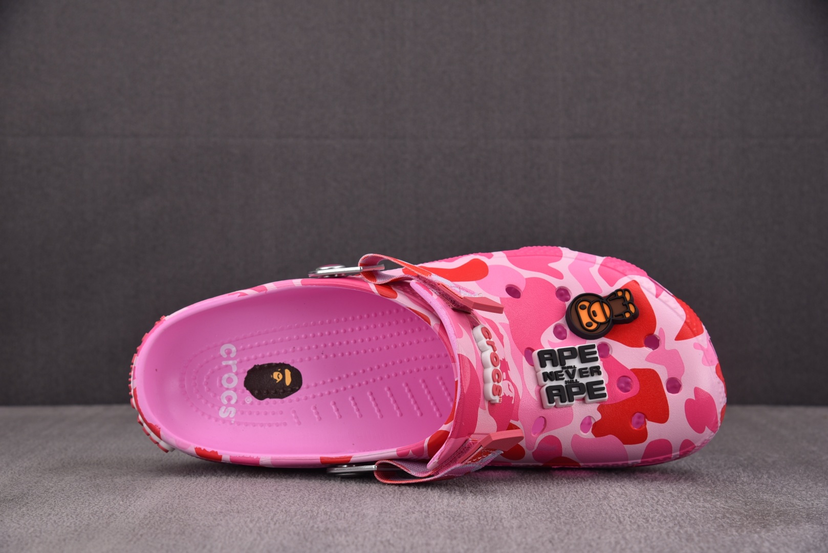  BAPE x Crocs Classic Clog 粉红 尺码：M4（36-37） M5（37-38）