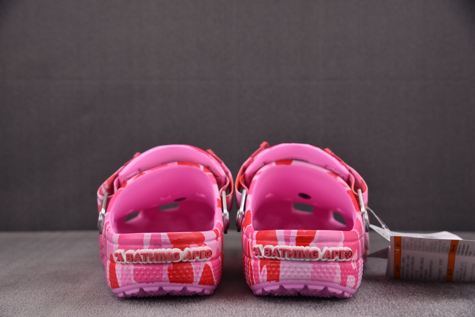  BAPE x Crocs Classic Clog 粉红 尺码：M4（36-37） M5（37-38）