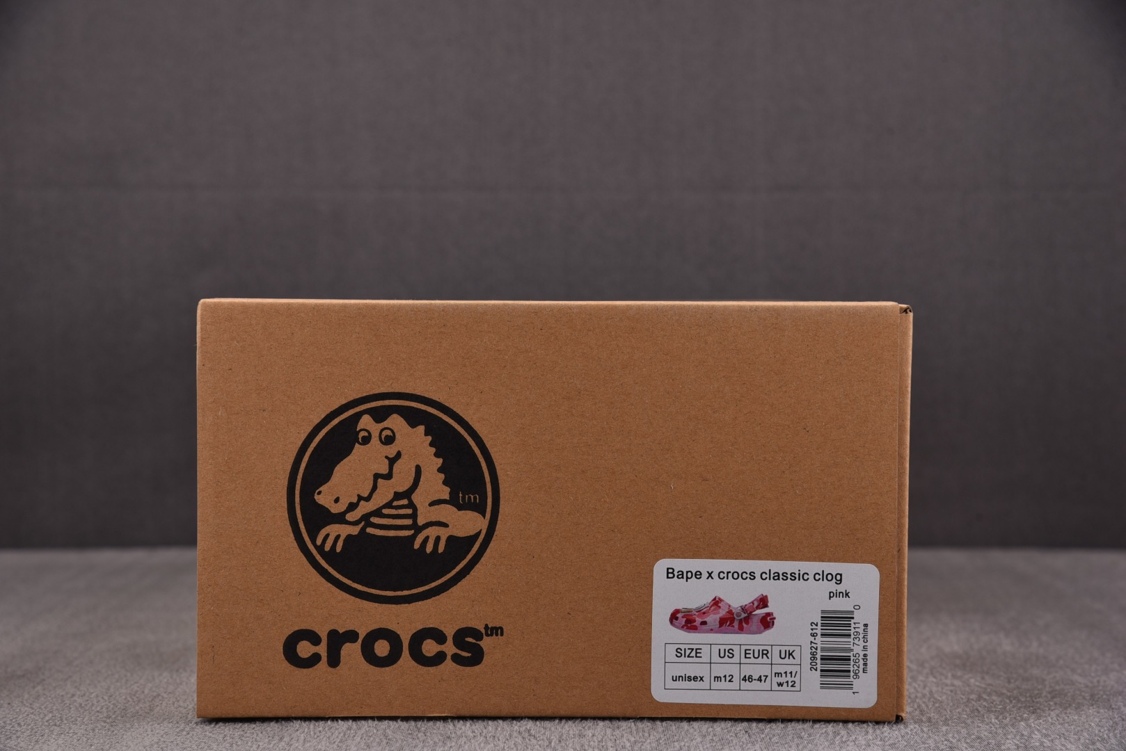  BAPE x Crocs Classic Clog 粉红 尺码：M4（36-37） M5（37-38）