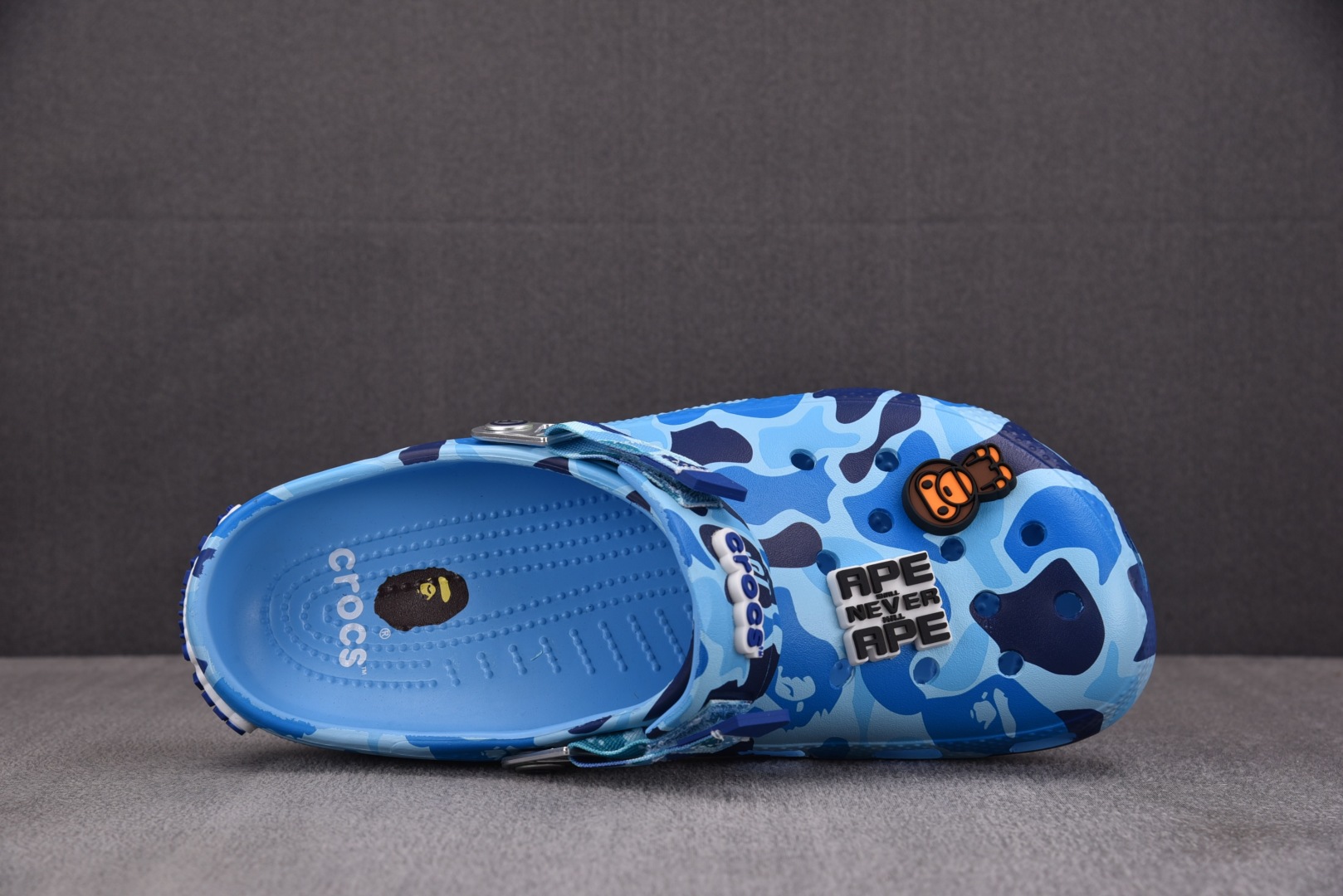  BAPE x Crocs Classic Clog 蓝色 尺码：M4（36-37） M5（37-38）