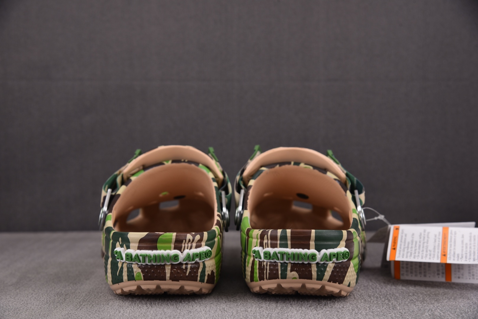  BAPE x Crocs Classic Clog 迷彩 尺码：M4（36-37） M5（37-38）