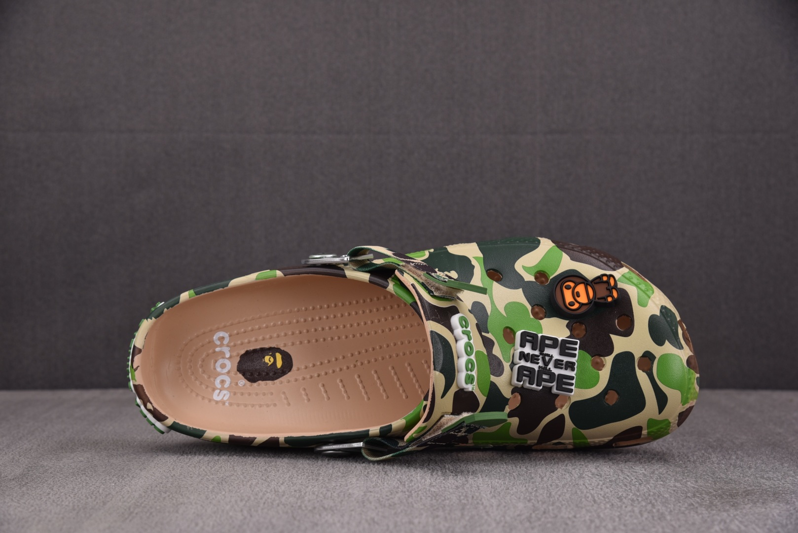  BAPE x Crocs Classic Clog 迷彩 尺码：M4（36-37） M5（37-38）