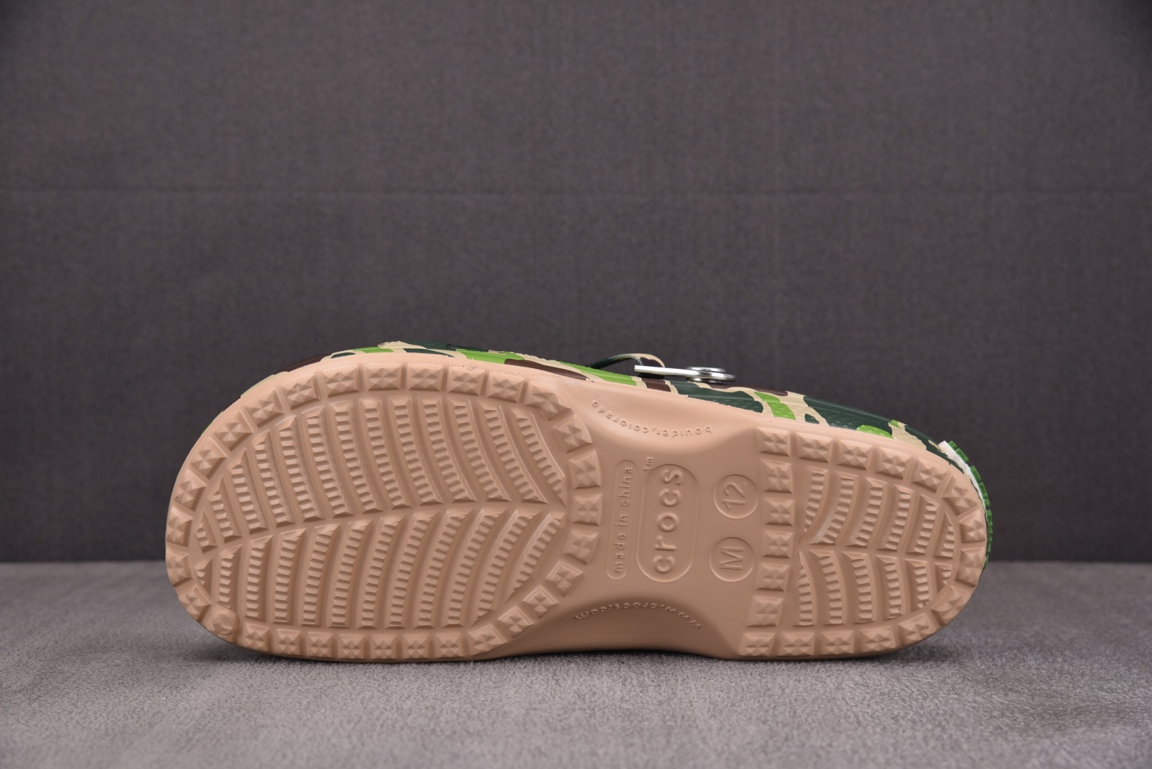  BAPE x Crocs Classic Clog 迷彩 尺码：M4（36-37） M5（37-38）