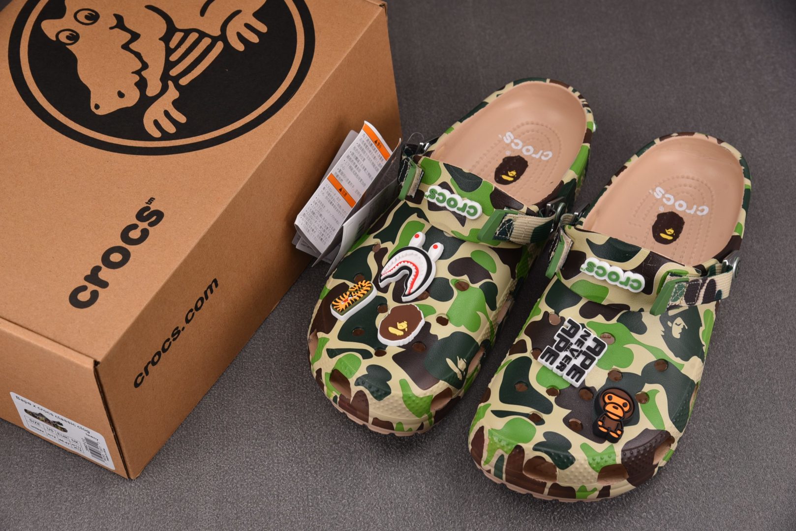  BAPE x Crocs Classic Clog 迷彩 尺码：M4（36-37） M5（37-38）
