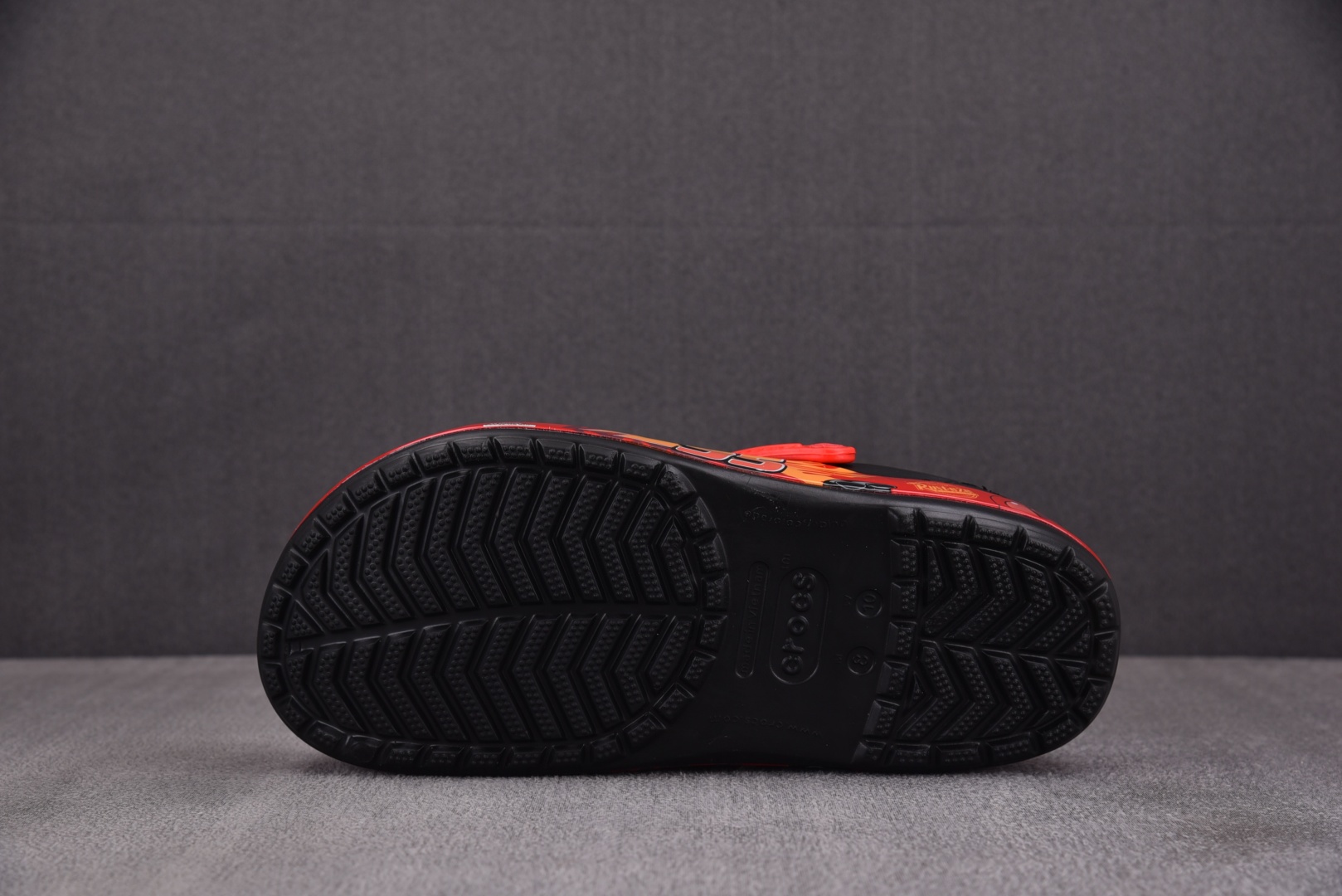  Crocs Classic Clog 趣味涂鸦 黑红 尺码：M4（36-37） M5（37-38） M
