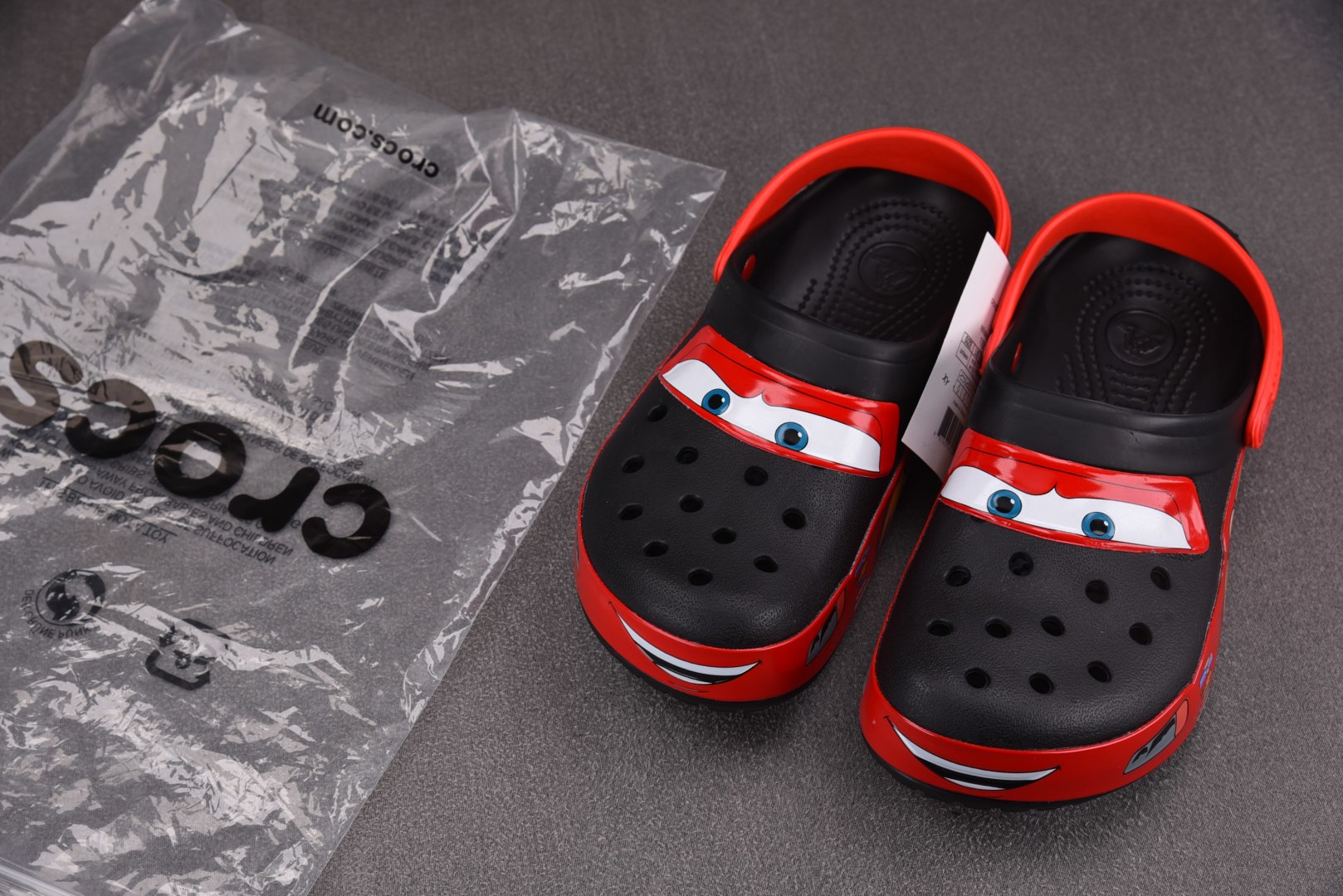  Crocs Classic Clog 趣味涂鸦 黑红 尺码：M4（36-37） M5（37-38） M