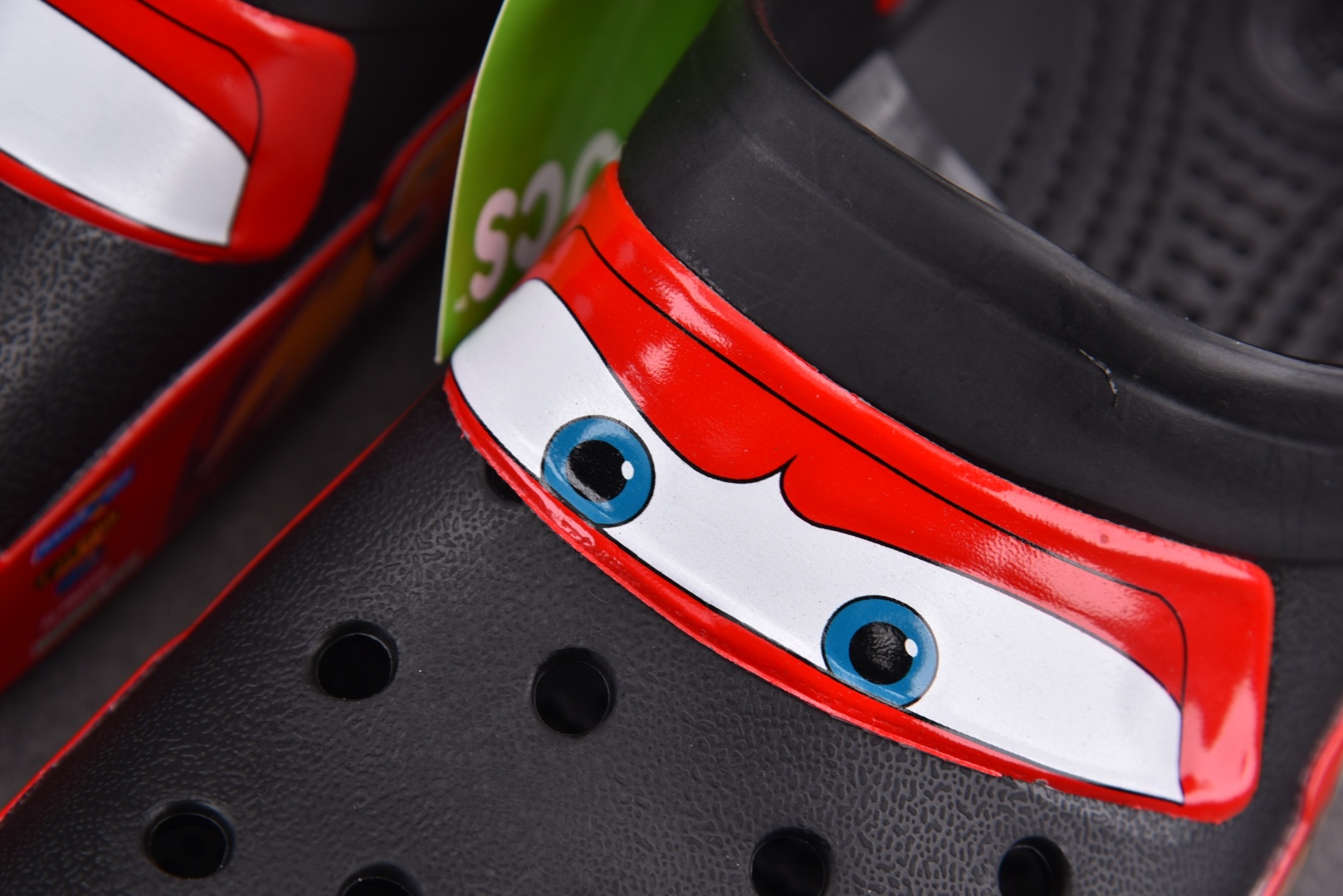  Crocs Classic Clog 趣味涂鸦 黑红 尺码：M4（36-37） M5（37-38） M