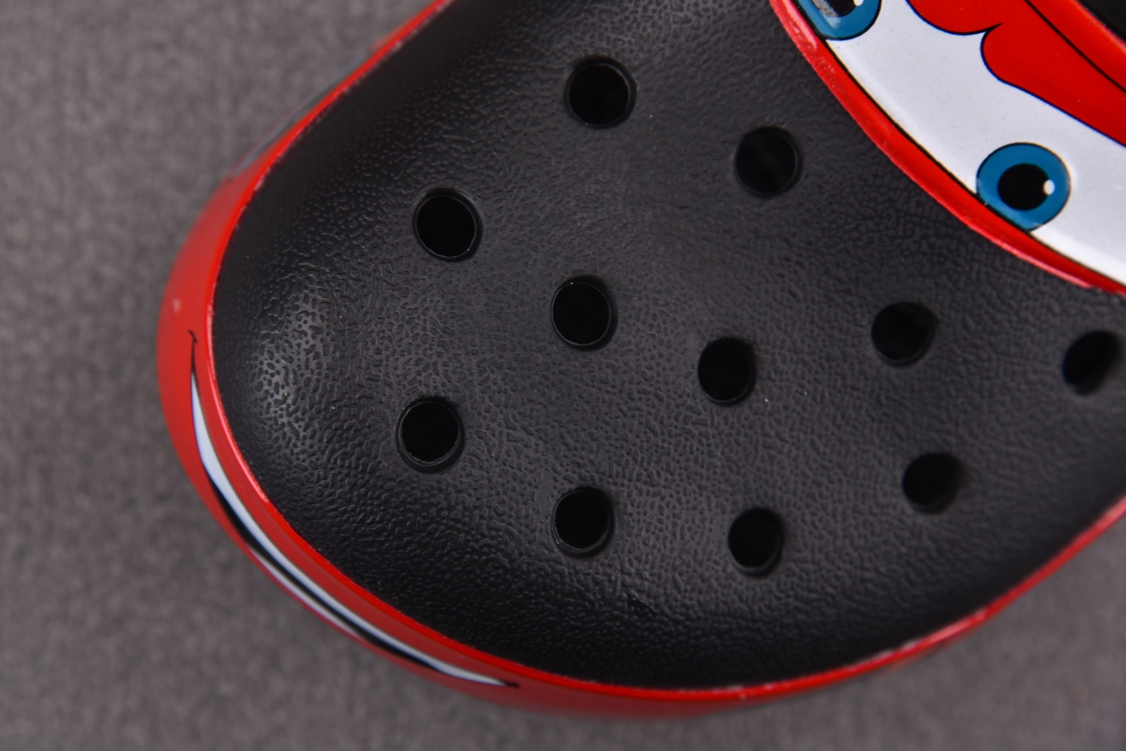  Crocs Classic Clog 趣味涂鸦 黑红 尺码：M4（36-37） M5（37-38） M