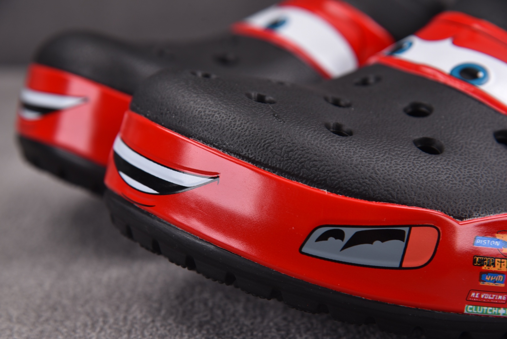 Crocs Classic Clog 趣味涂鸦 黑红 尺码：M4（36-37） M5（37-38） M