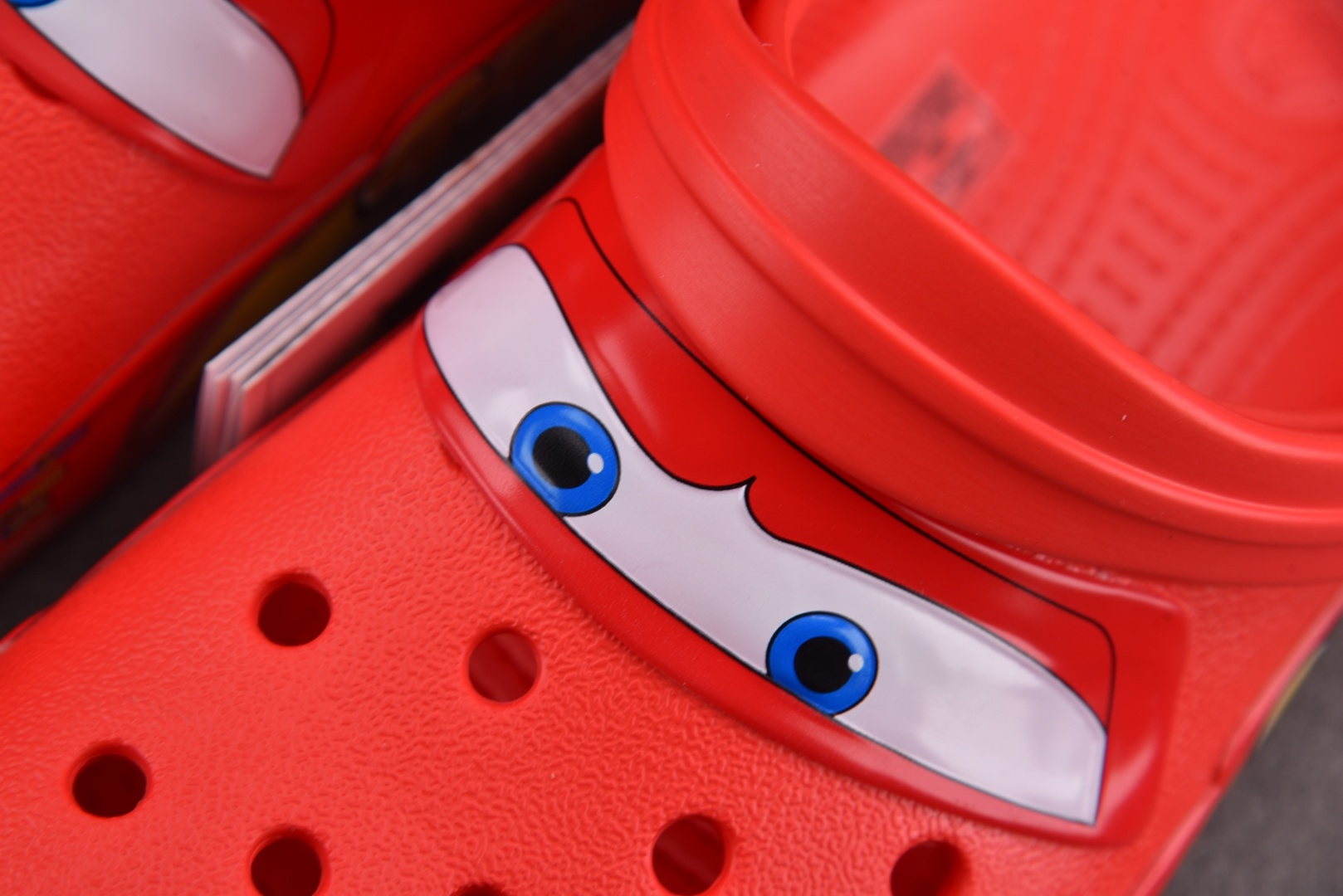  Crocs Classic Clog 趣味涂鸦 红色 尺码：M4（36-37） M5（37-38） M