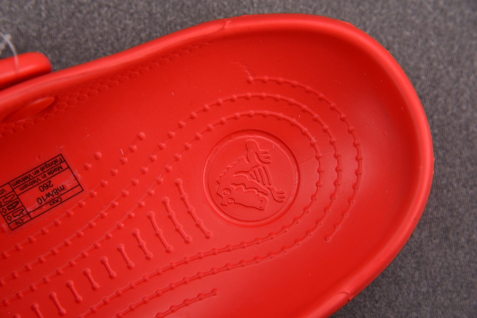  Crocs Classic Clog 趣味涂鸦 红色 尺码：M4（36-37） M5（37-38） M