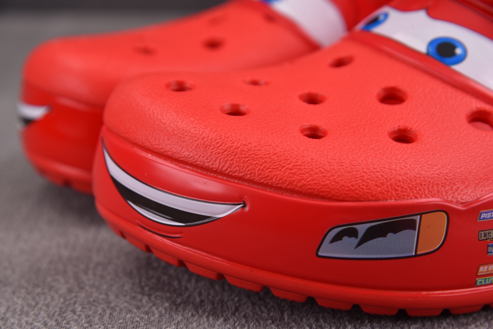  Crocs Classic Clog 趣味涂鸦 红色 尺码：M4（36-37） M5（37-38） M
