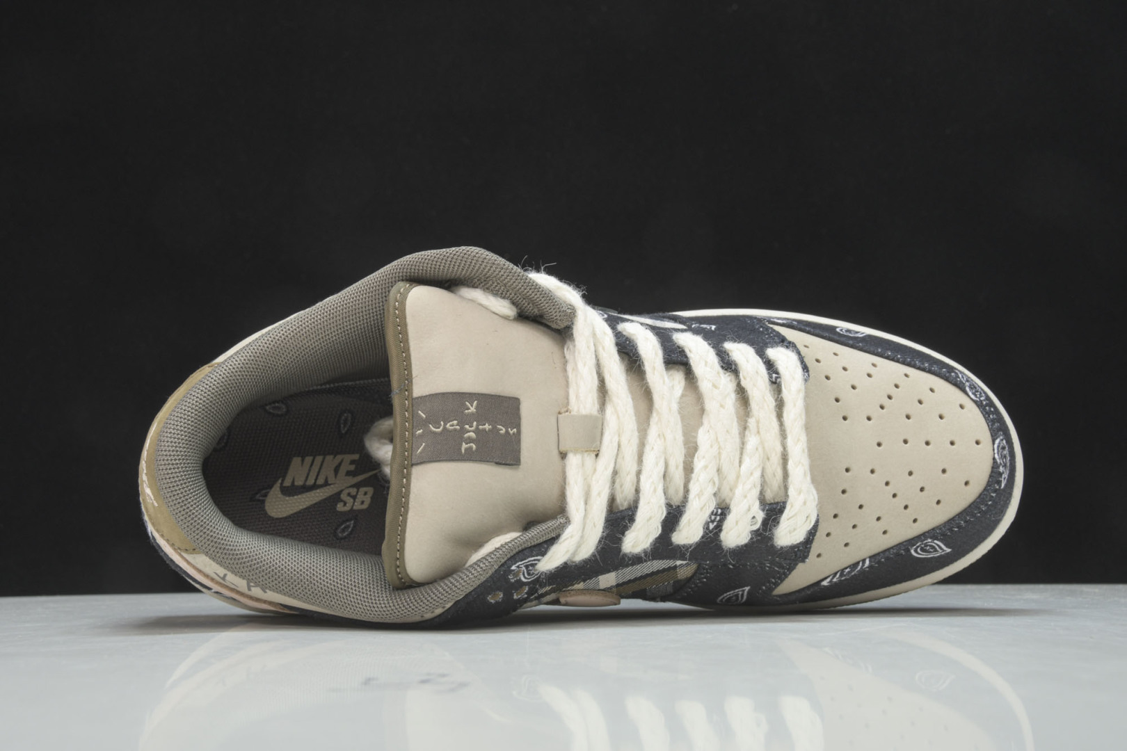 Dunk腰果花 尺码：36-47.5

纯原版出品-Travis Scott x Nike SB Dun