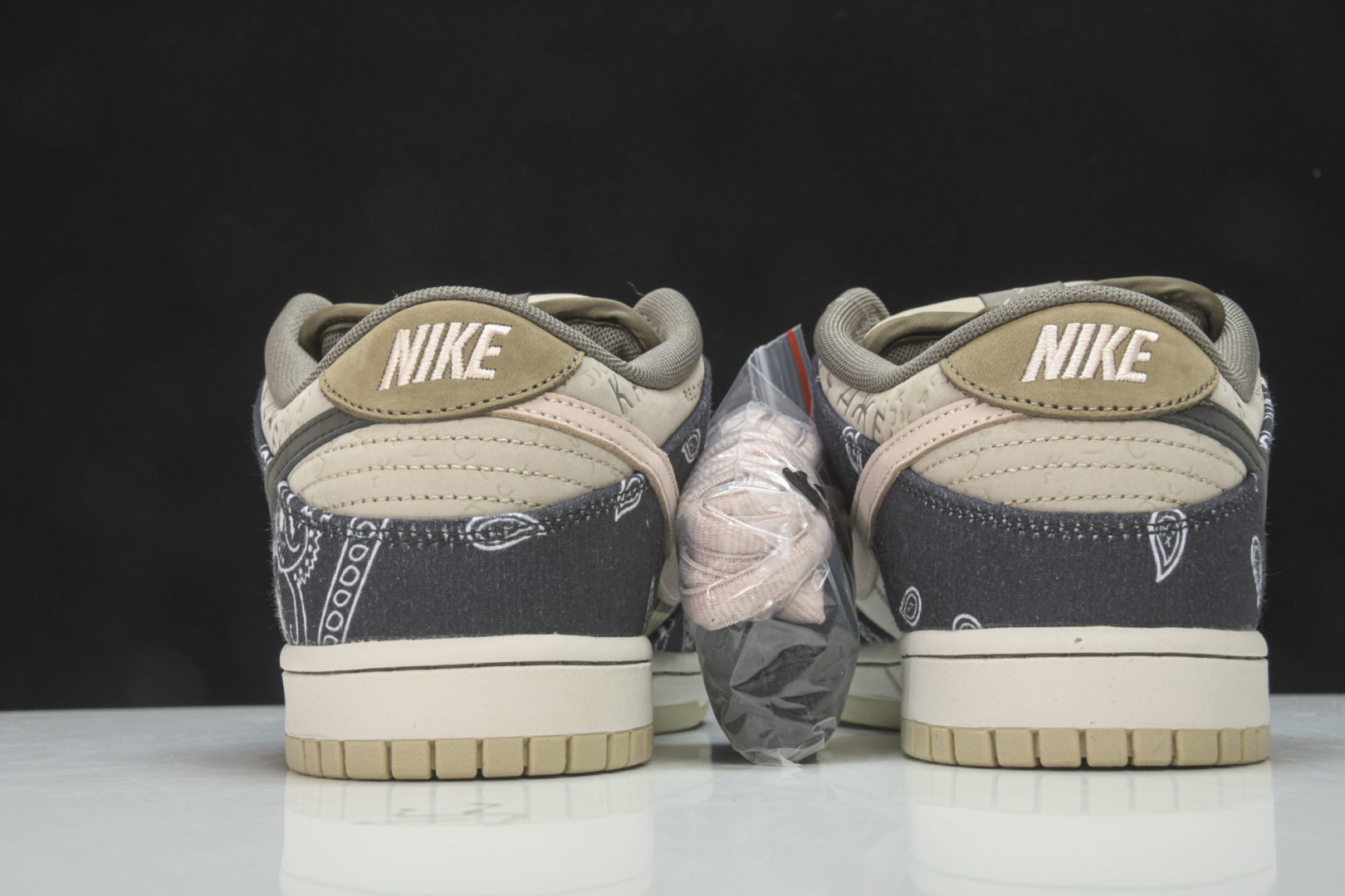 Dunk腰果花 尺码：36-47.5

纯原版出品-Travis Scott x Nike SB Dun