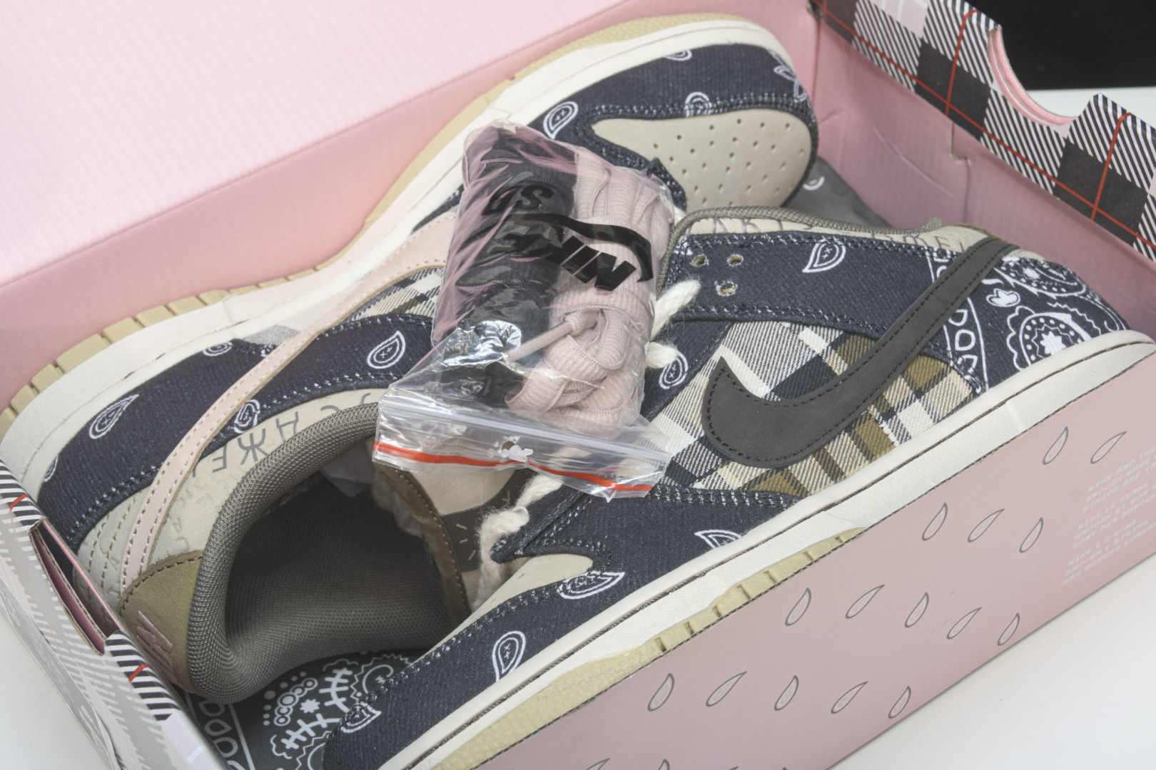 Dunk腰果花 尺码：36-47.5

纯原版出品-Travis Scott x Nike SB Dun