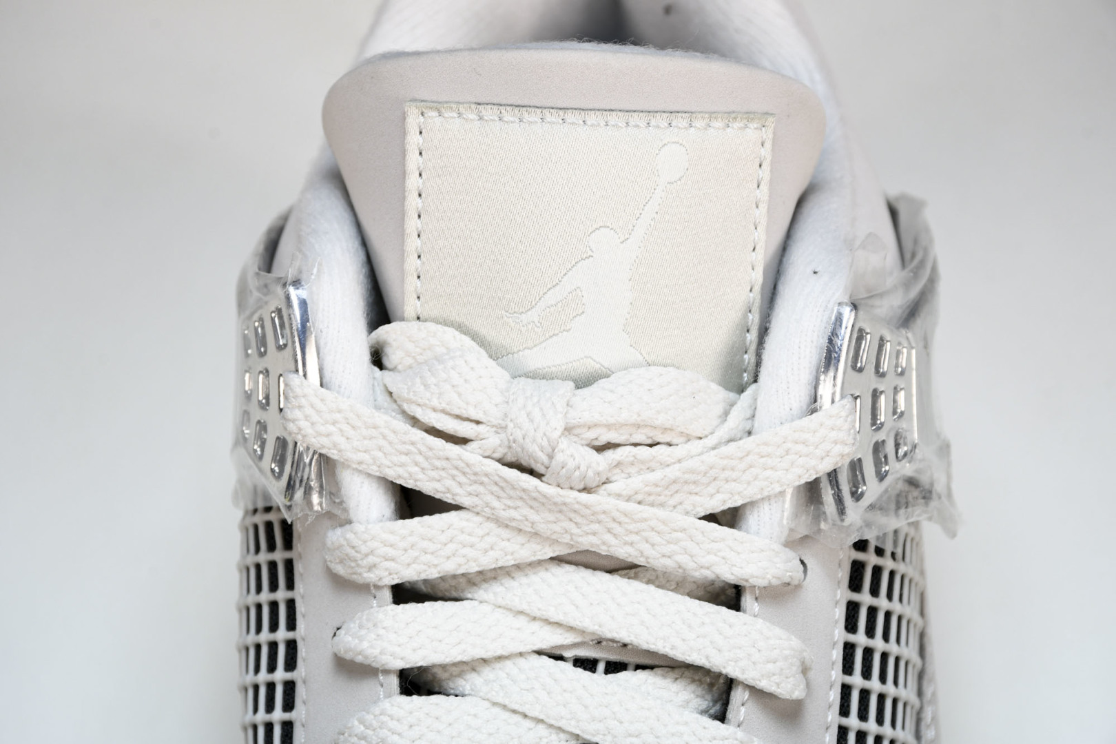 AJ4矿石灰 尺码40-48.5

纯原版出品-Air Jordan 4 Light Iron Ore 