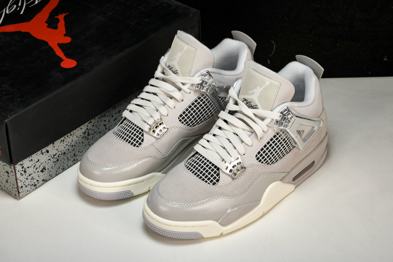 AJ4矿石灰 尺码40-48.5

纯原版出品-Air Jordan 4 Light Iron Ore 