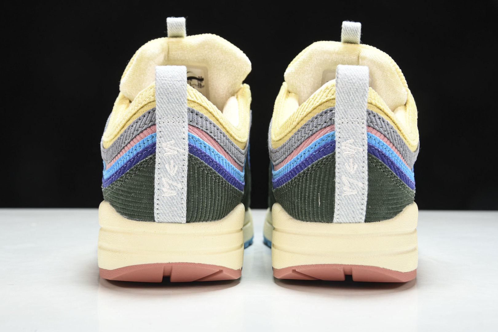 97 灯芯绒 尺码：36-47.5

纯原版出品-Nike Air Max 1/97 灯芯绒 AJ421