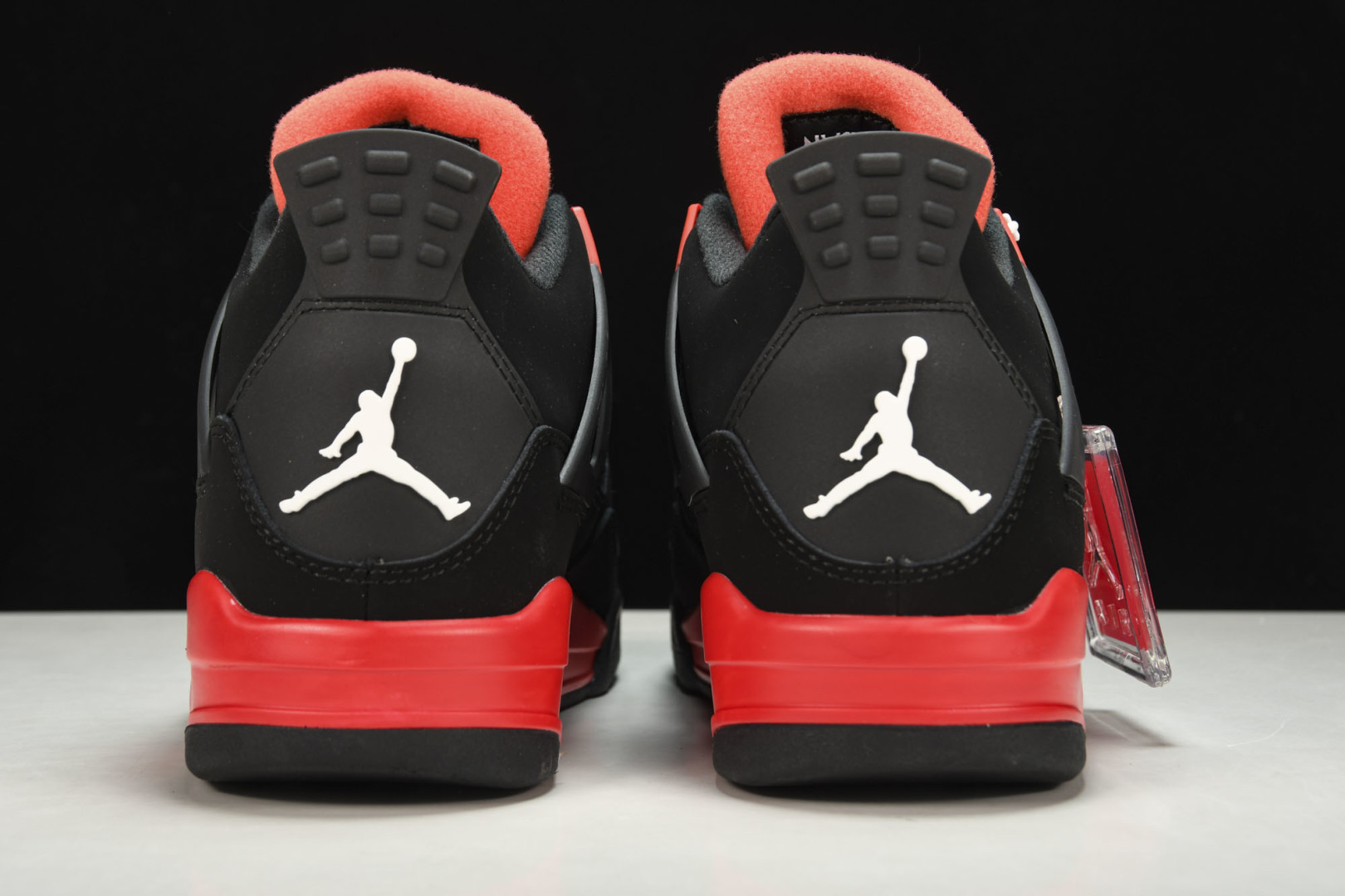 AJ4黑红 尺码40-48.5

纯原版-Air Jordan 4 Retro University B