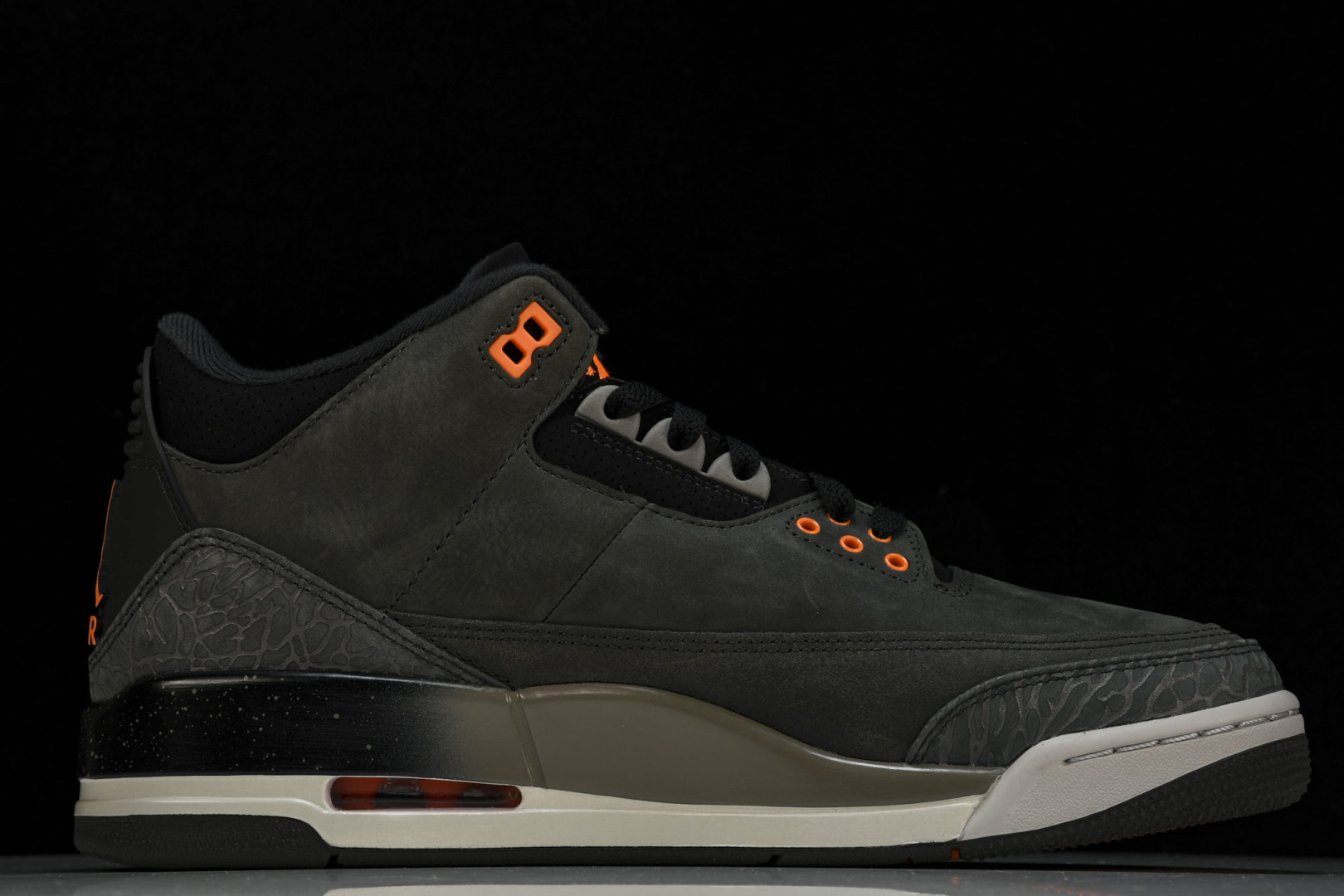 AJ3恐惧 鞋码40-48.5

纯原出品-Air Jordan AJ3 Retro 恐惧 CT8532