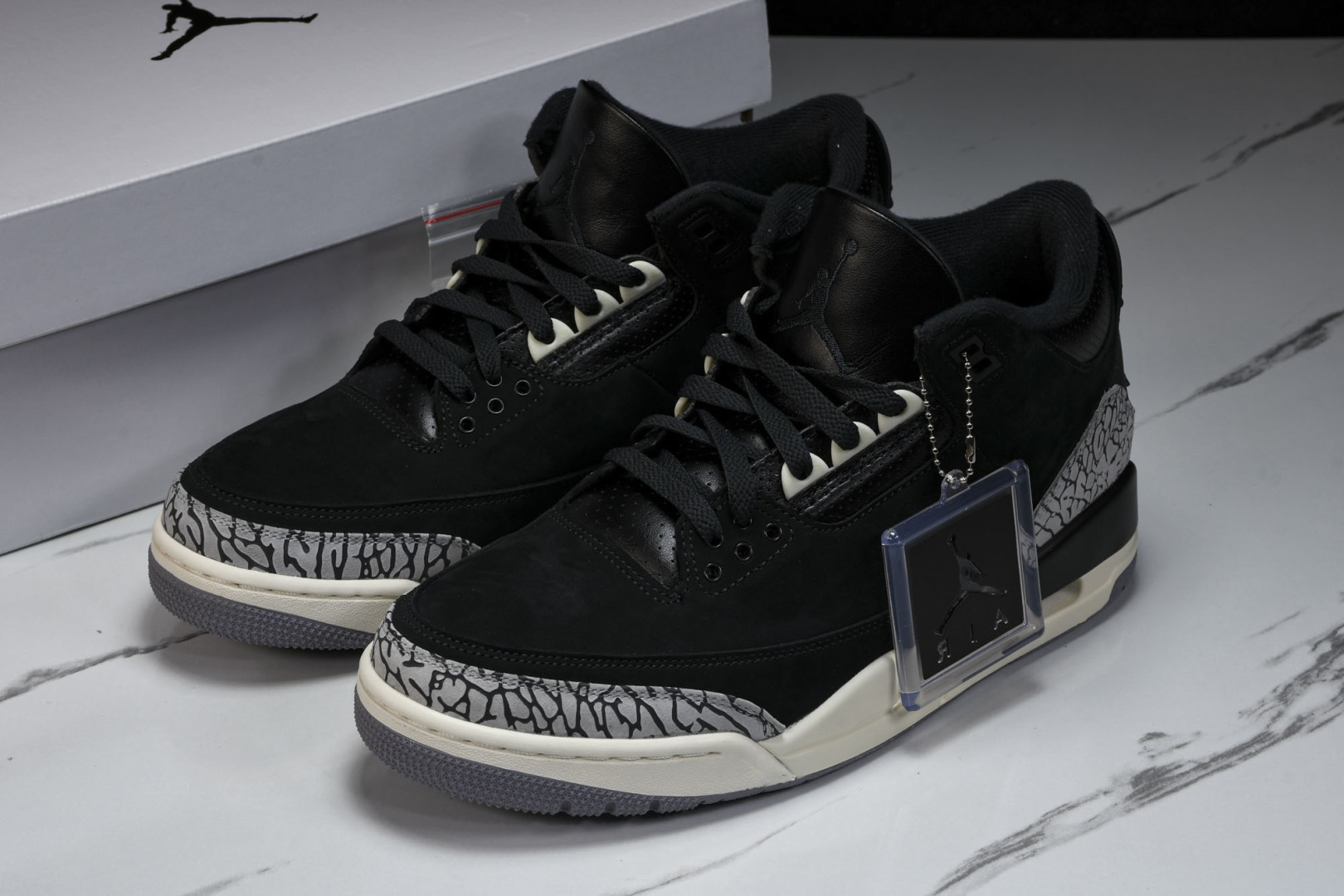 AJ3黑色 尺码36-47.5

纯原-WMNS Air Jordan 3“Off Noir”黑色 CK