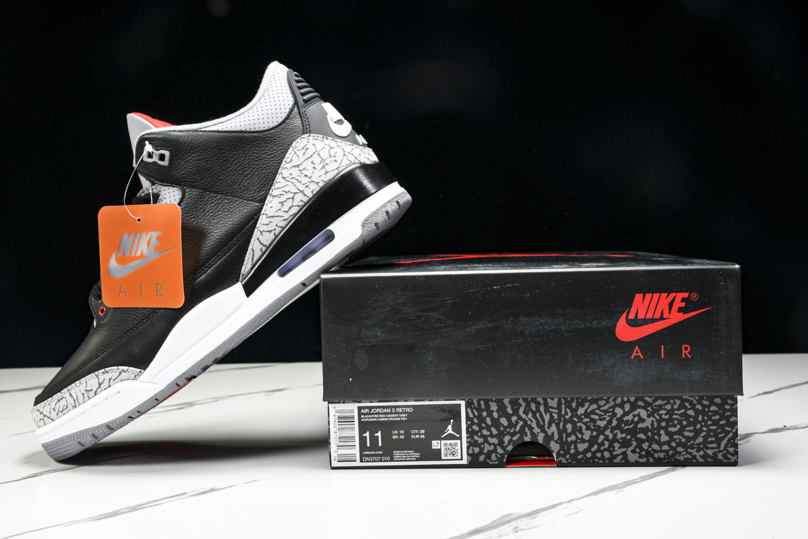 AJ3 尺码40-48.5

纯原版出品-Air Jordan 3 Retro OG Black Cem