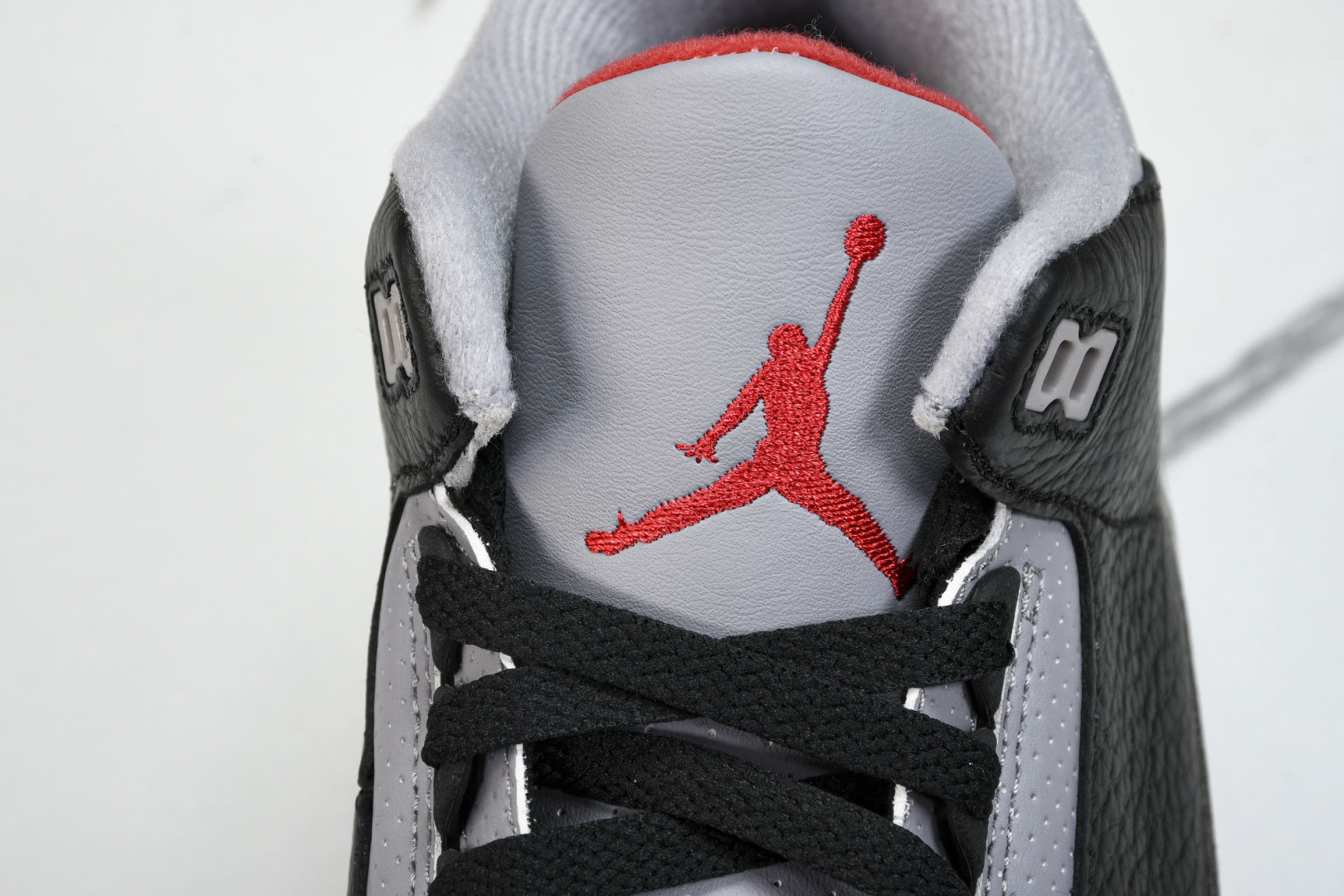 AJ3 黑水泥 鞋码36-47.5

纯原出品-Air Jordan 3 Retro Black Cem