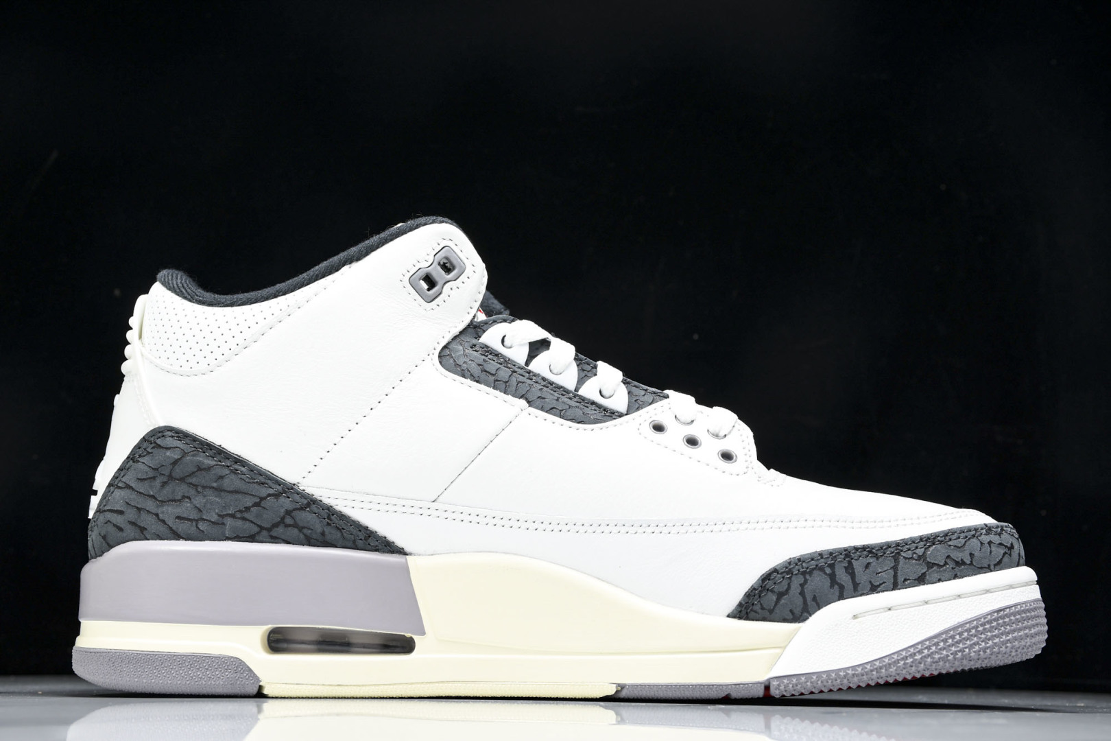 AJ3白灰黑 尺码：40-48.5

纯原版出品-Air Jordan 3 Retro 白灰黑 CT85