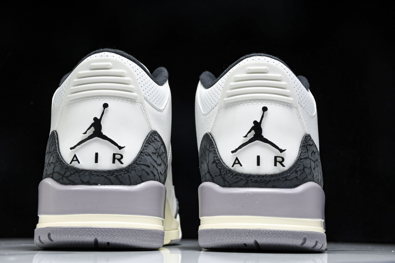AJ3白灰黑 尺码：40-48.5

纯原版出品-Air Jordan 3 Retro 白灰黑 CT85
