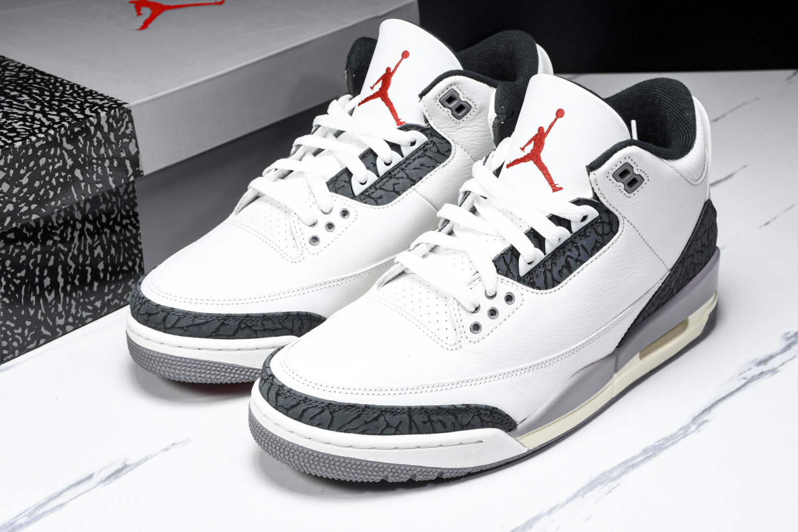 AJ3白灰黑 尺码：40-48.5

纯原版出品-Air Jordan 3 Retro 白灰黑 CT85